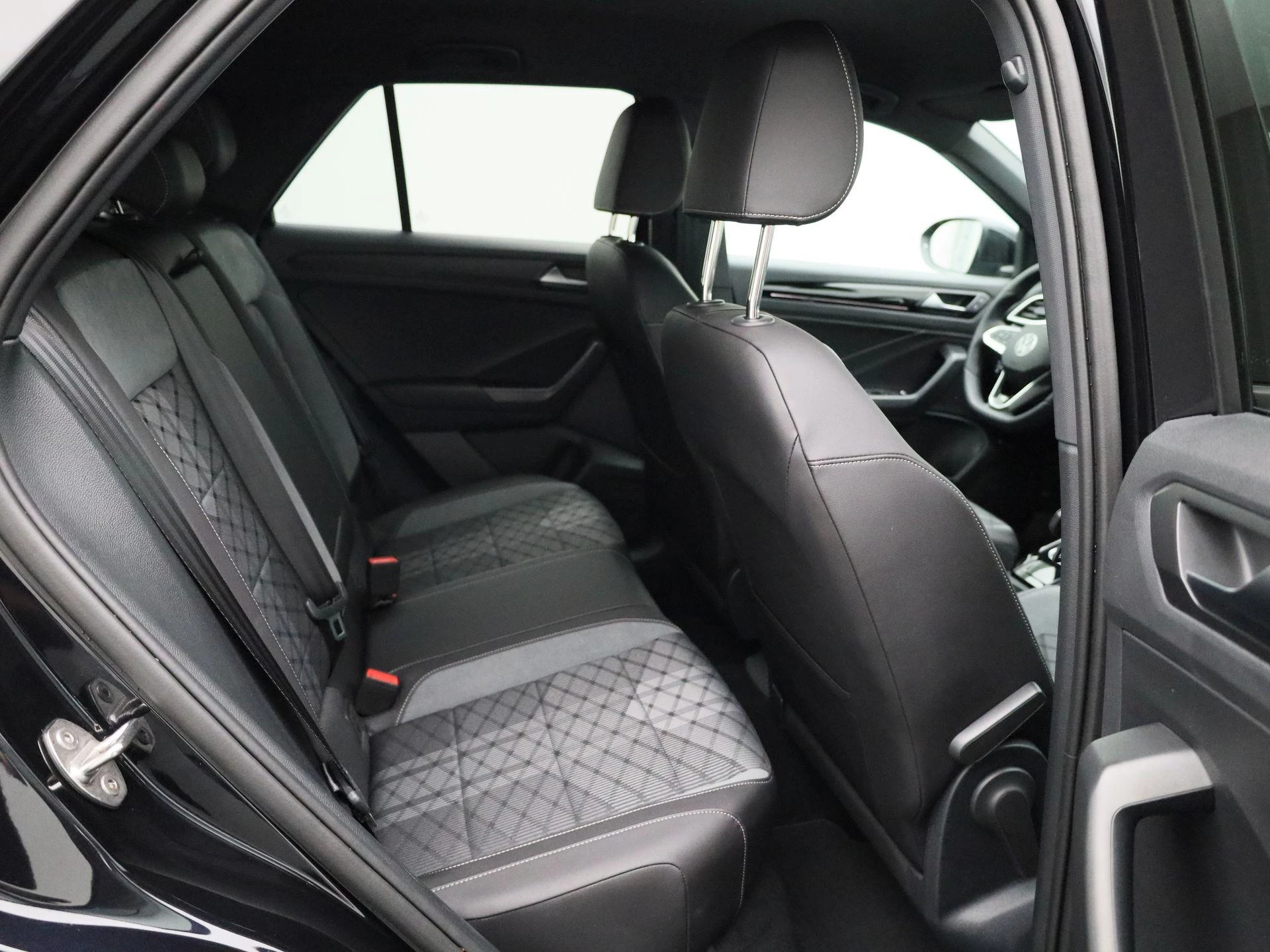 Volkswagen-T-Roc-image-42