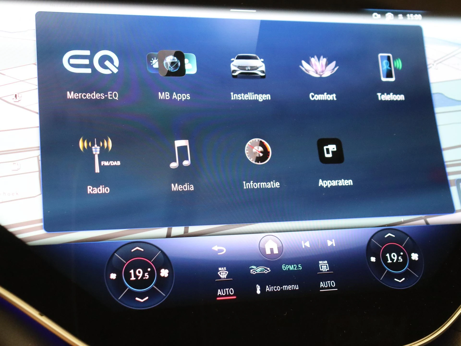 Mercedes-Benz-EQS-image-15