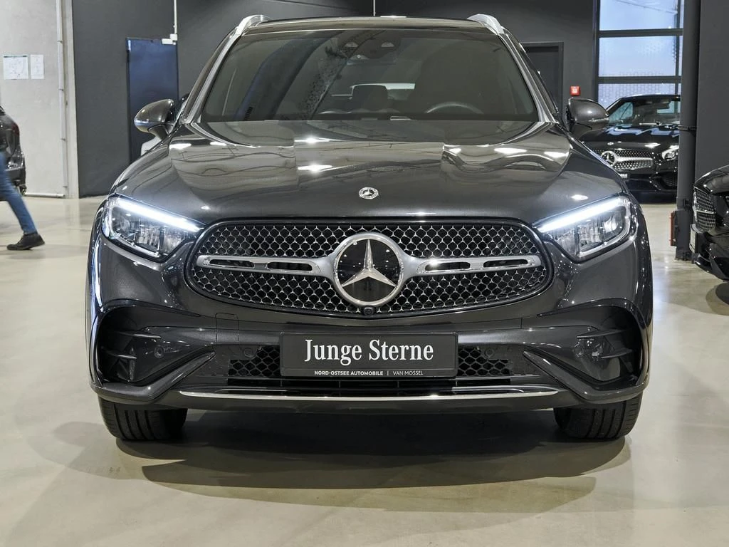 Mercedes-Benz-GLC 300 d-image-3