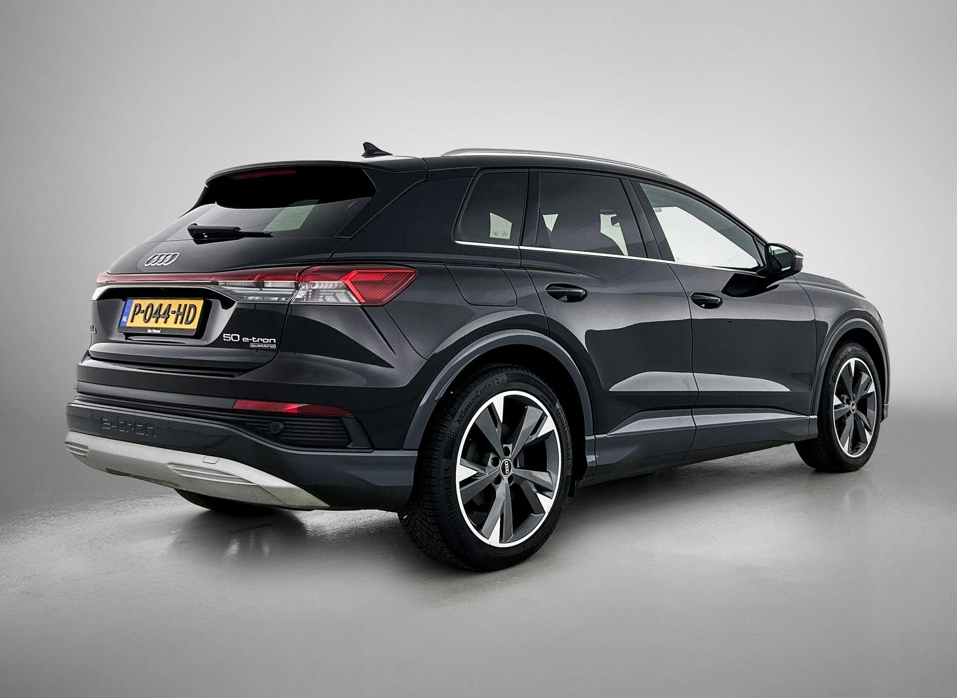 Audi-Q4 e-tron-image-3