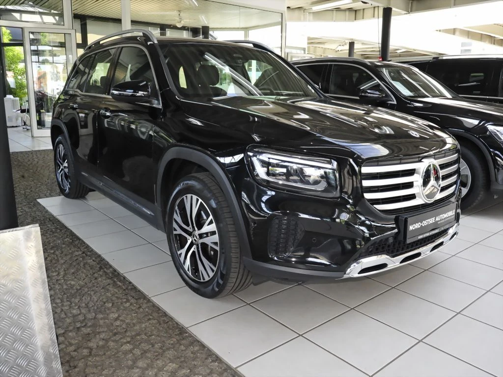 Mercedes-Benz-GLB 200 d-image-4