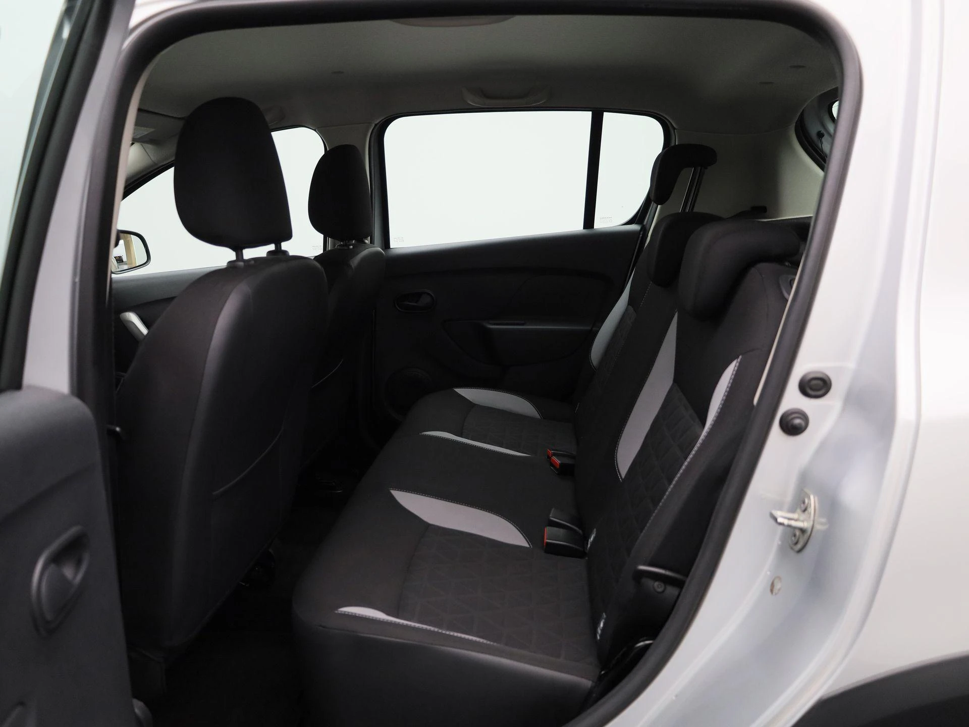 Dacia-Sandero Stepway-image-8