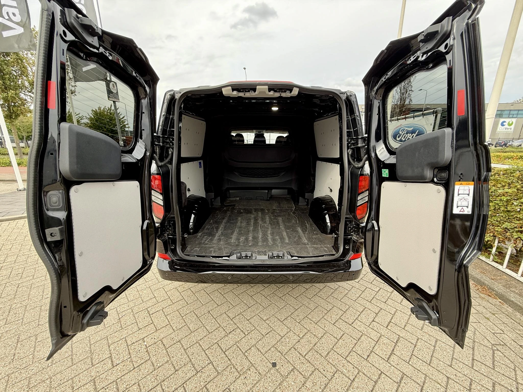 Ford-Transit Custom-image-10