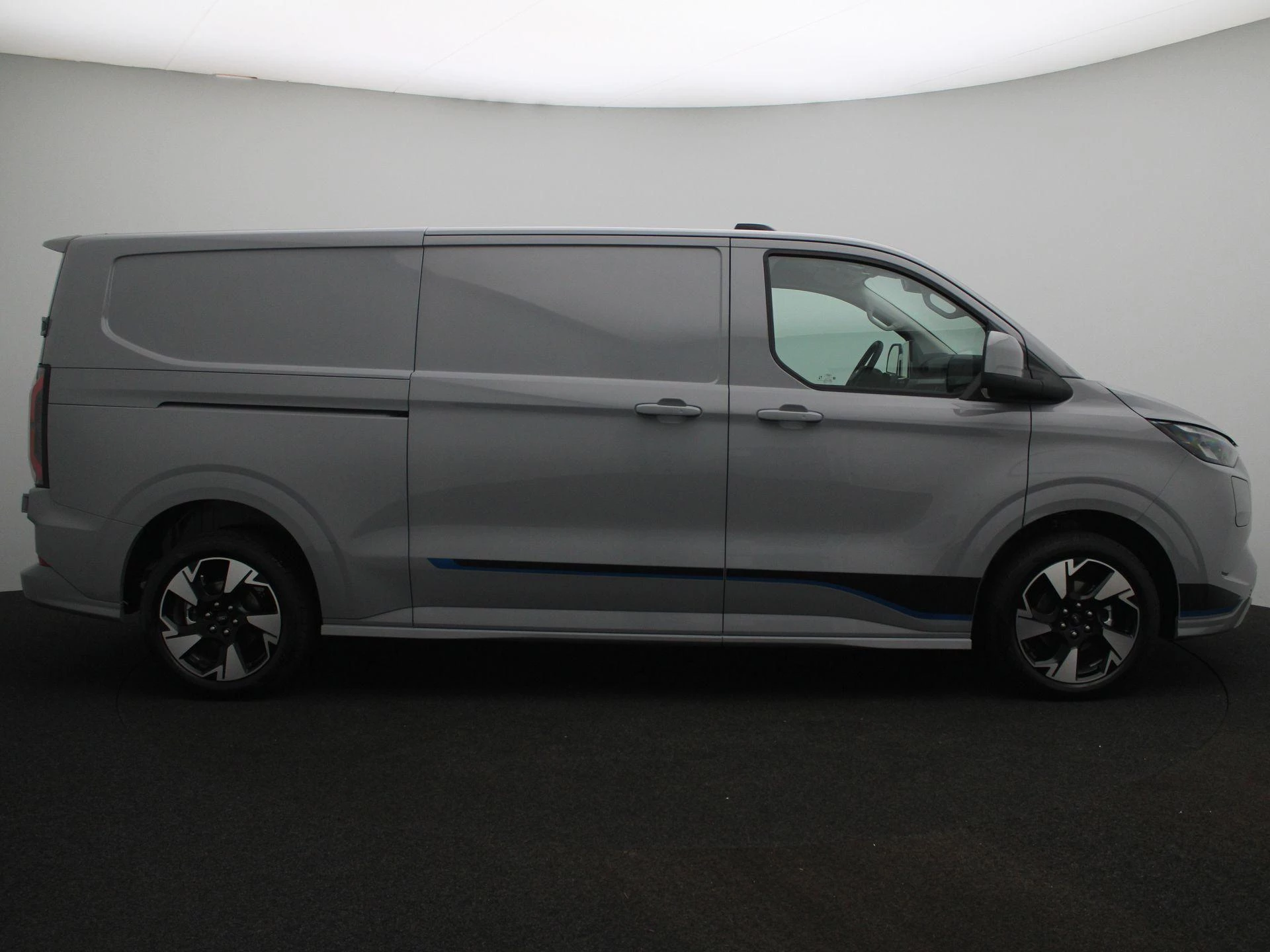 Ford-Transit Custom-image-5