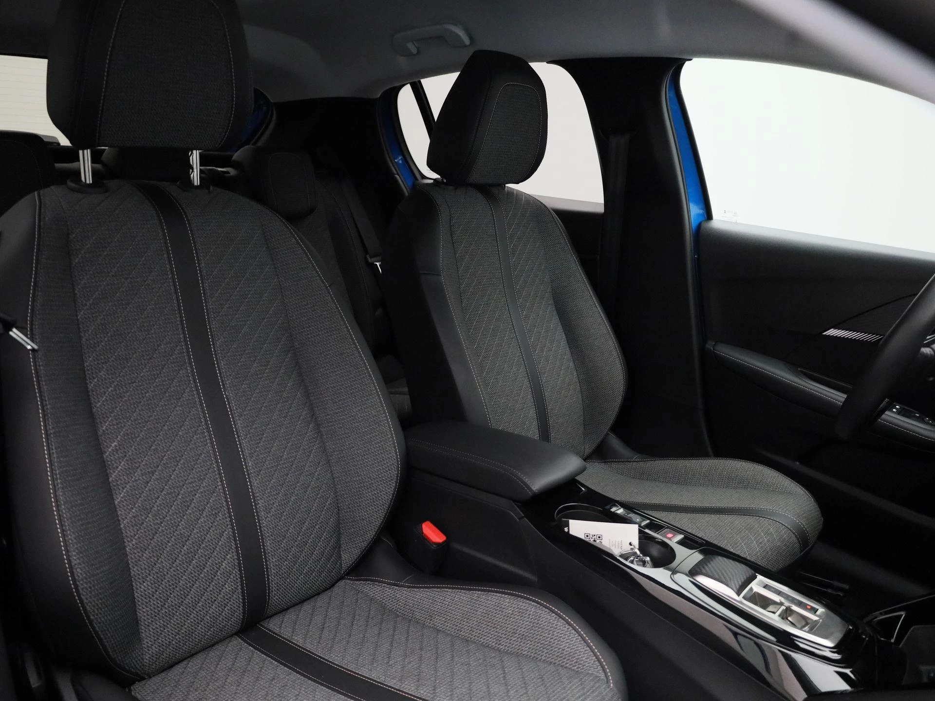 Peugeot-e-208-image-33