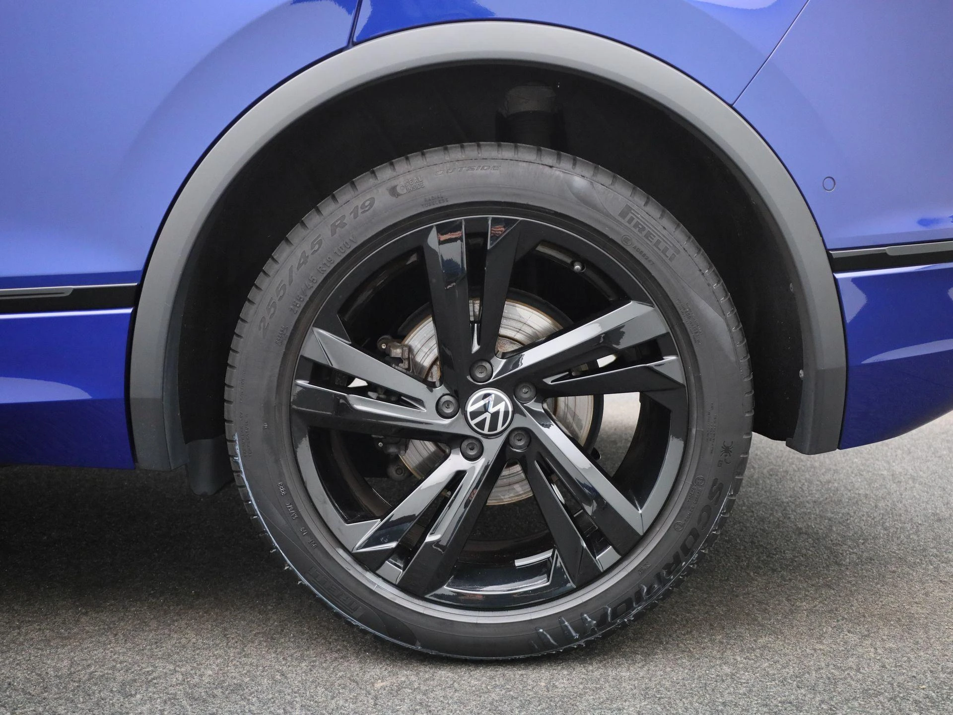 Volkswagen-Tiguan-image-12