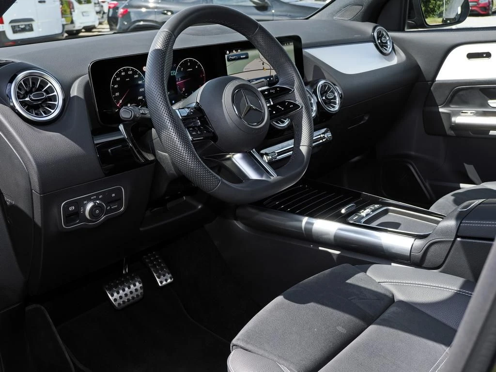 Mercedes-Benz-GLA 200 d-image-8