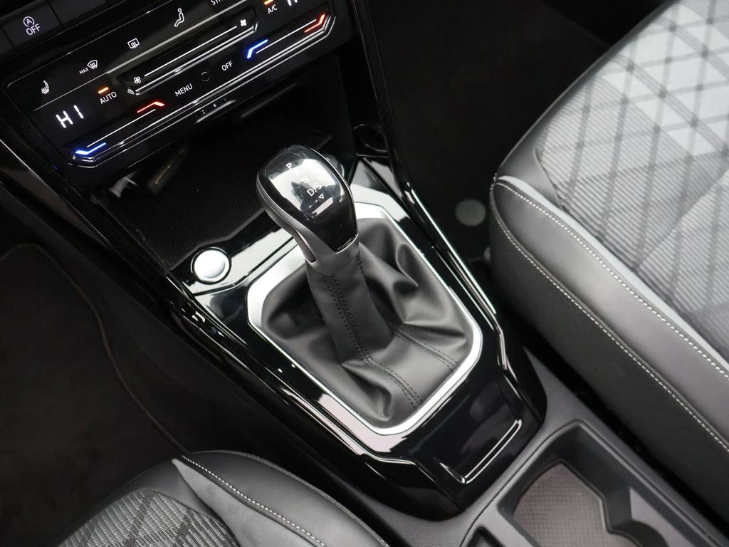 Volkswagen T-Roc T-Roc R-Line Business 1.5TSI 150PK *AUTOMAAT*PANODAK*SPORTZETELS*CAMERA*PDC*ACC*NAVI*...*