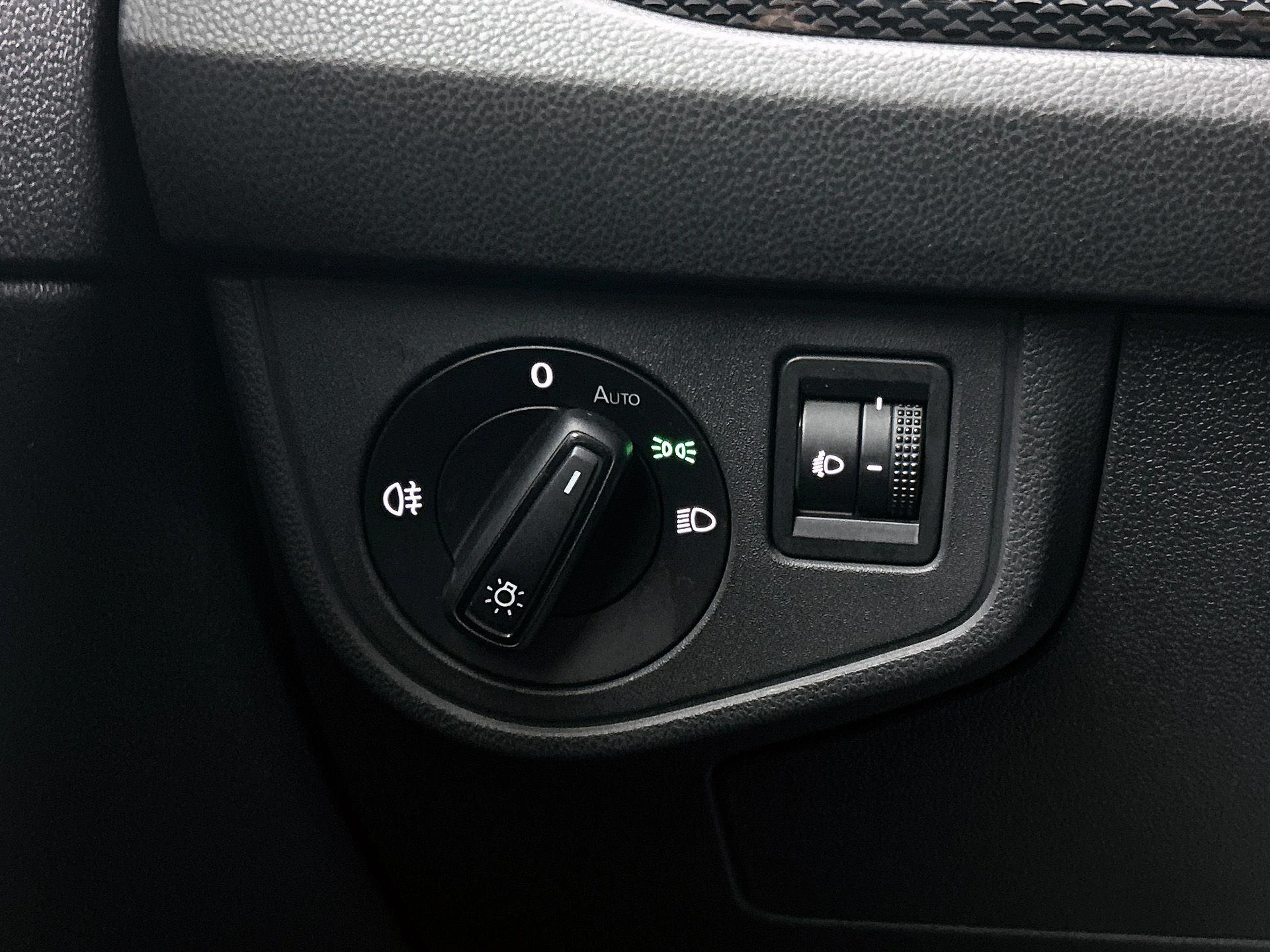 Volkswagen-Polo-image-23