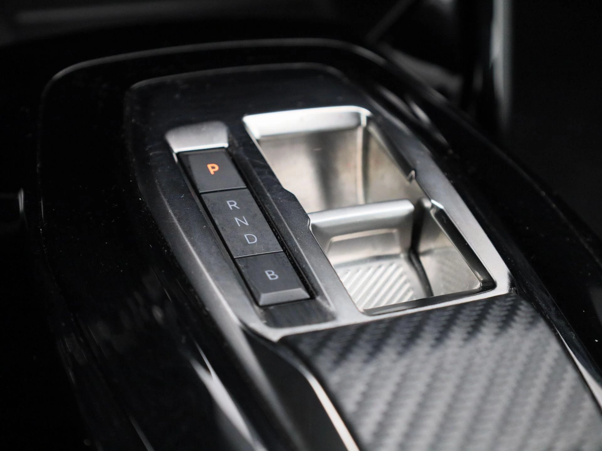 Peugeot-e-208-image-19