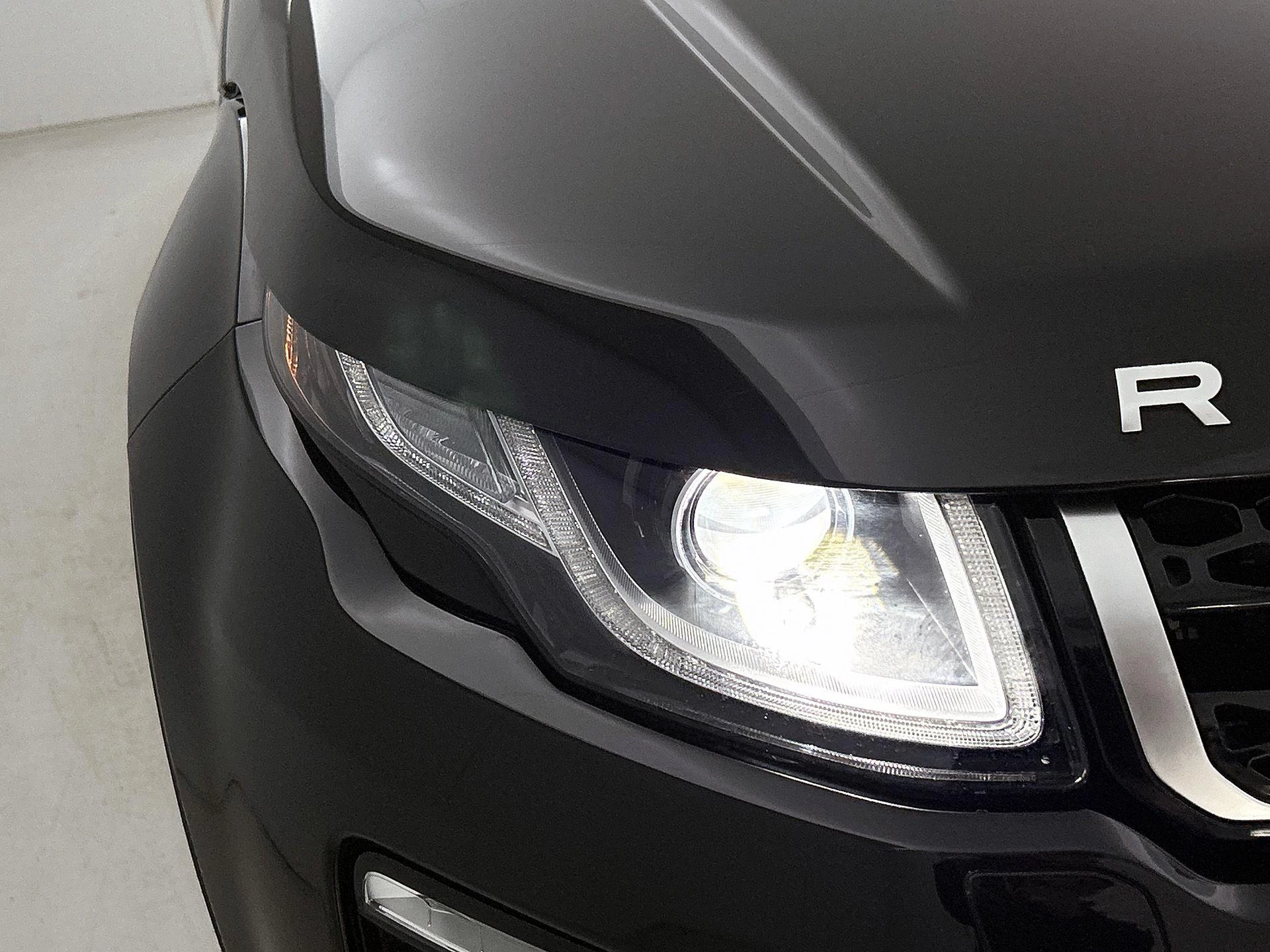 Land Rover-Range Rover Evoque-image-13
