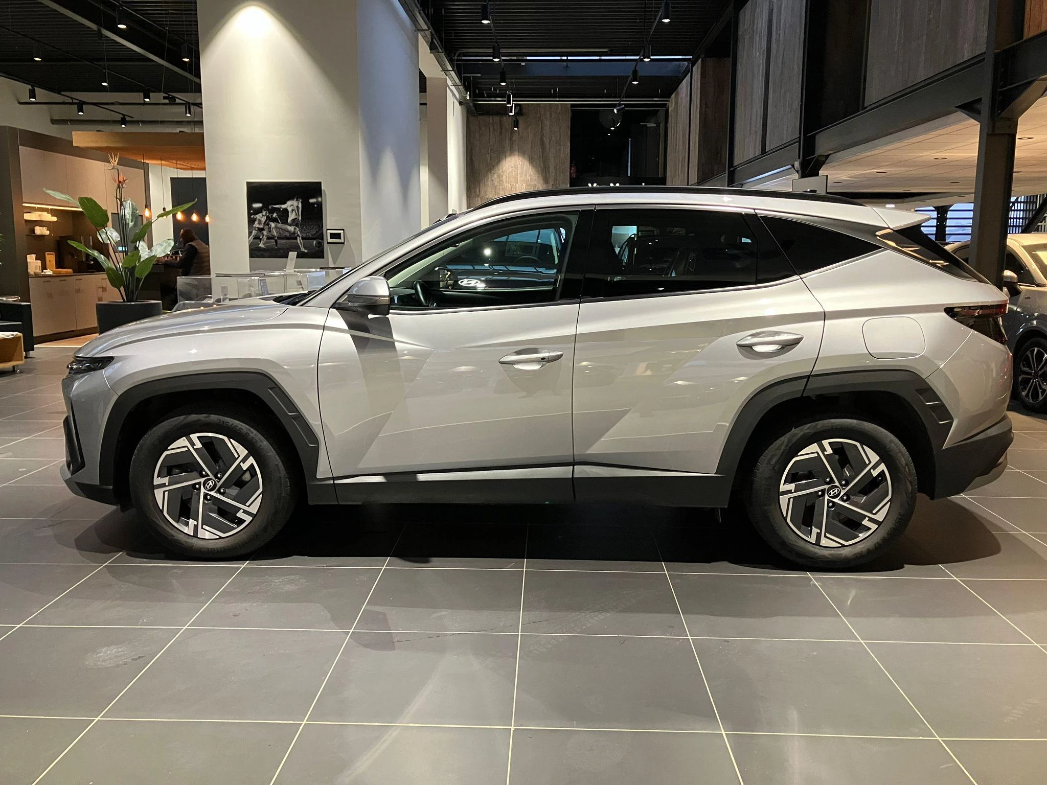 Hyundai-Tucson Hybrid-image-3