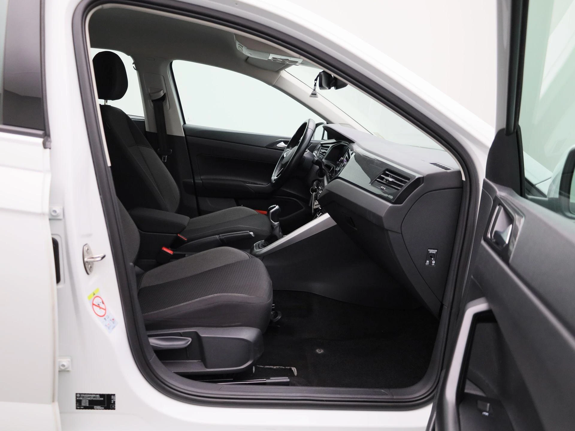 Volkswagen-Polo-image-29