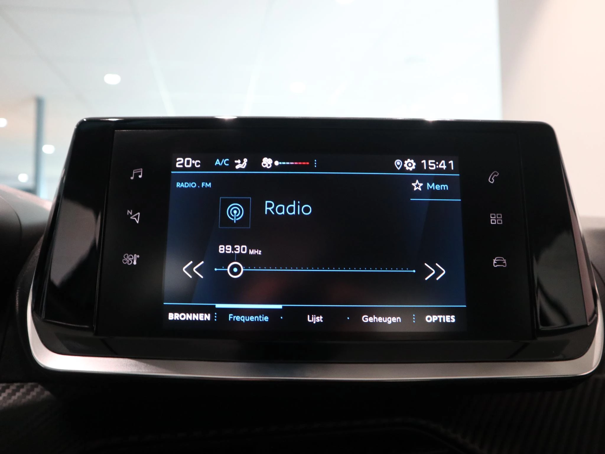 Peugeot-208-image-15