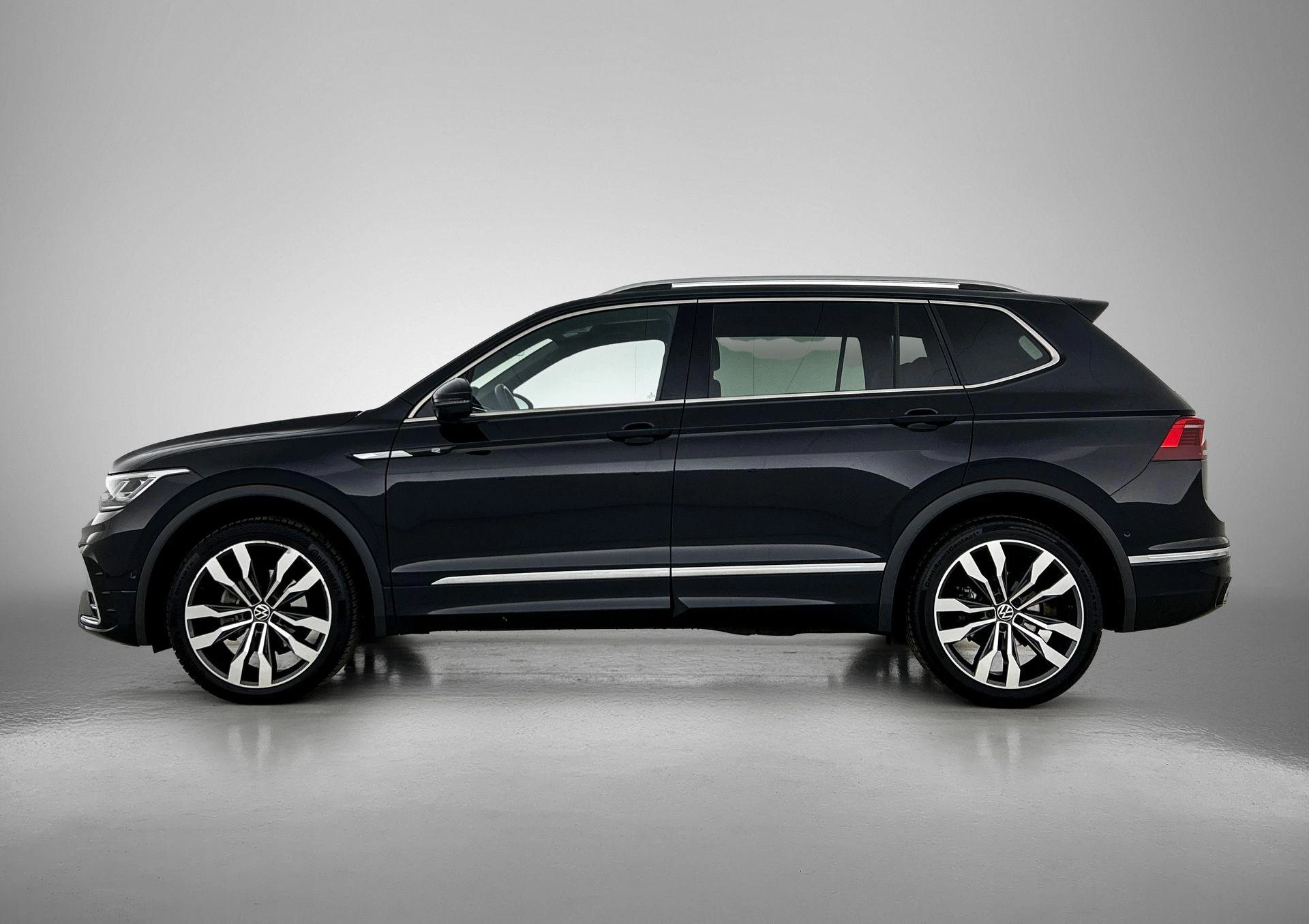Volkswagen-Tiguan Allspace-image-1