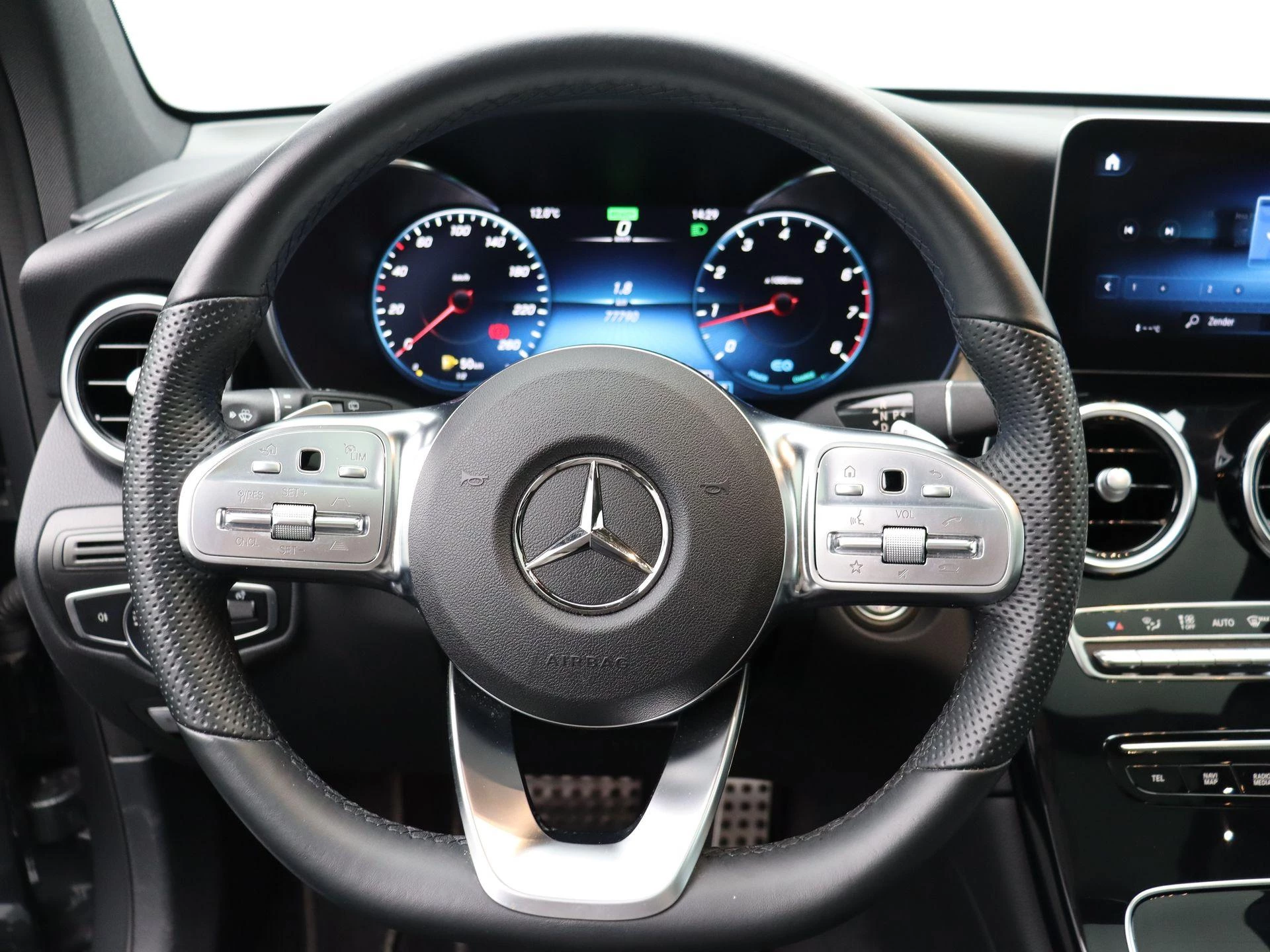 Mercedes-Benz-GLC-image-17