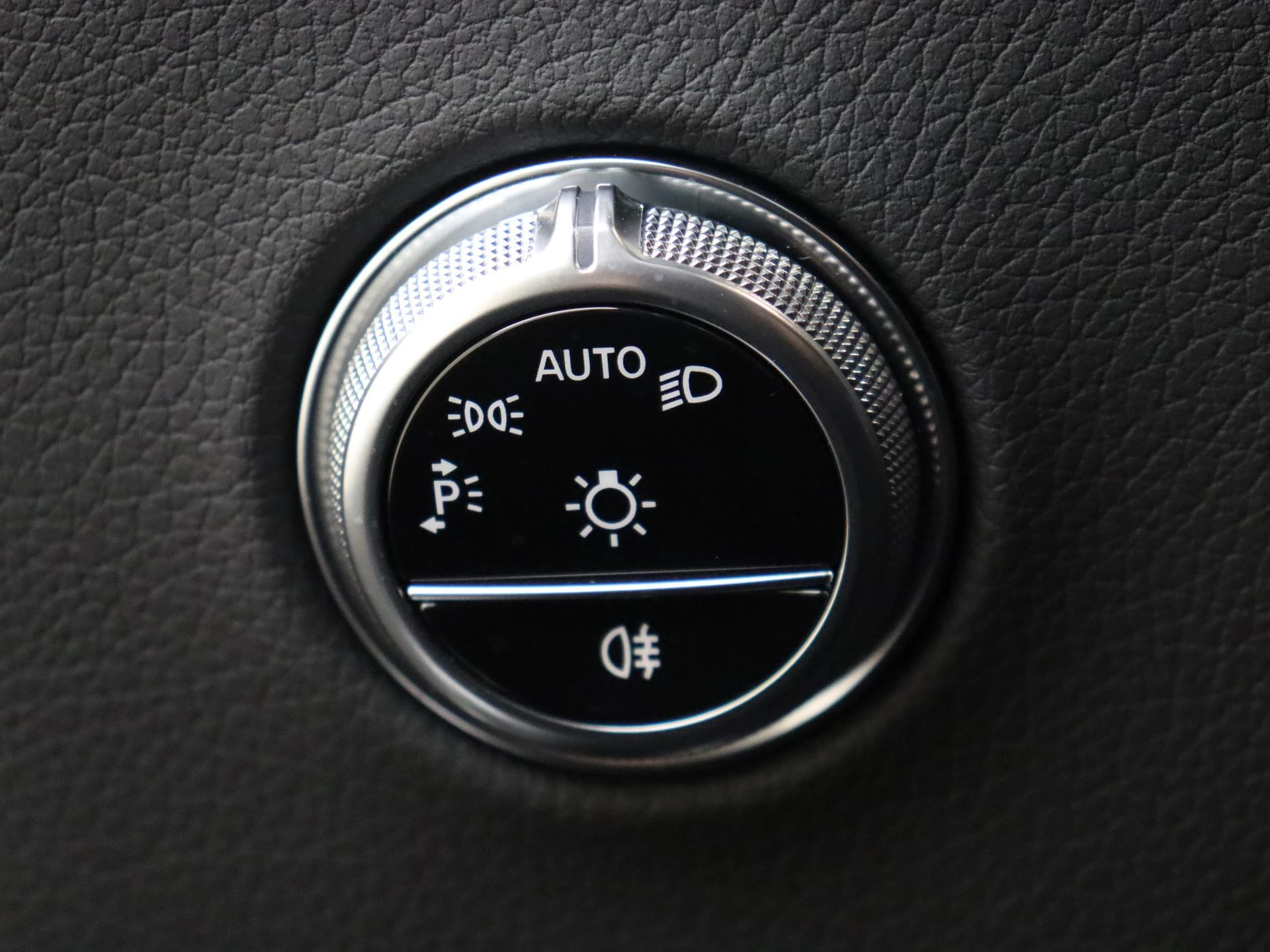Mercedes-Benz-GLC-image-23