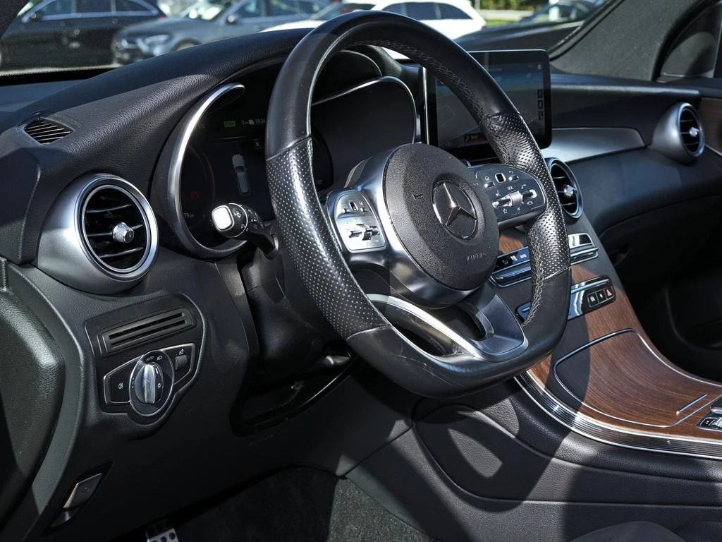 Mercedes-Benz-GLC 300 de-image-9