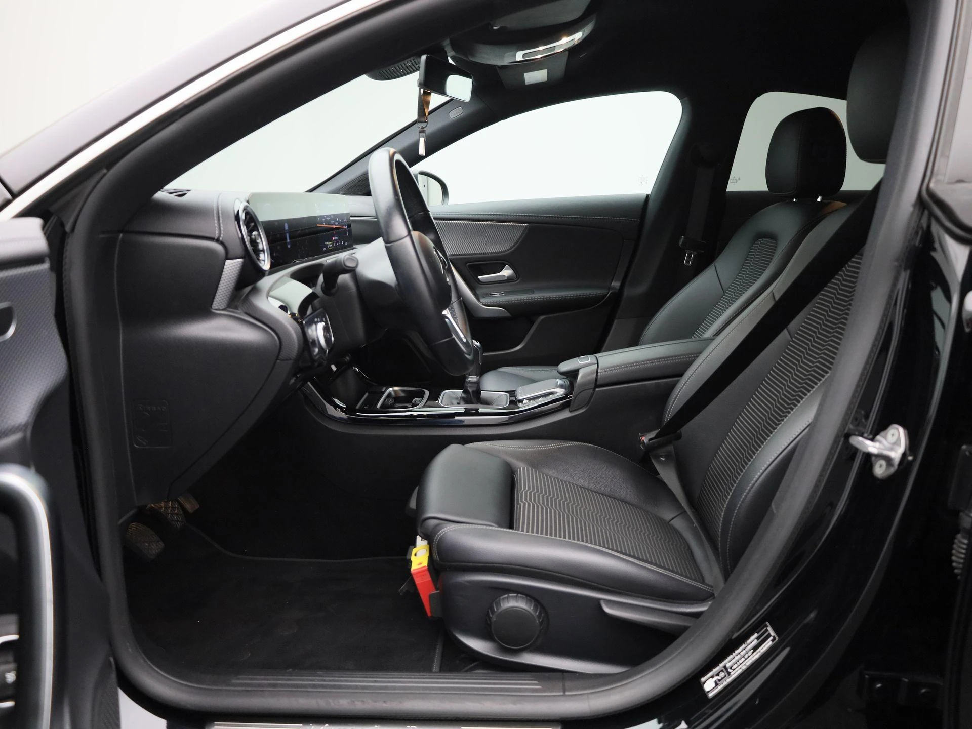 Mercedes-Benz-CLA-image-10