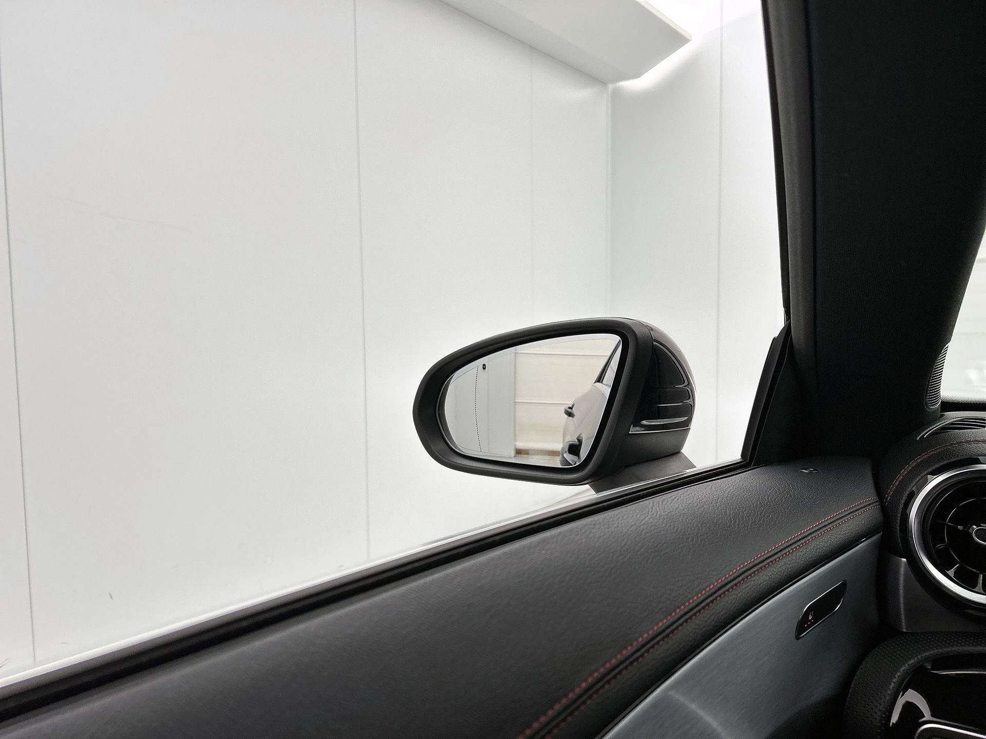 Mercedes-Benz-CLA-image-19
