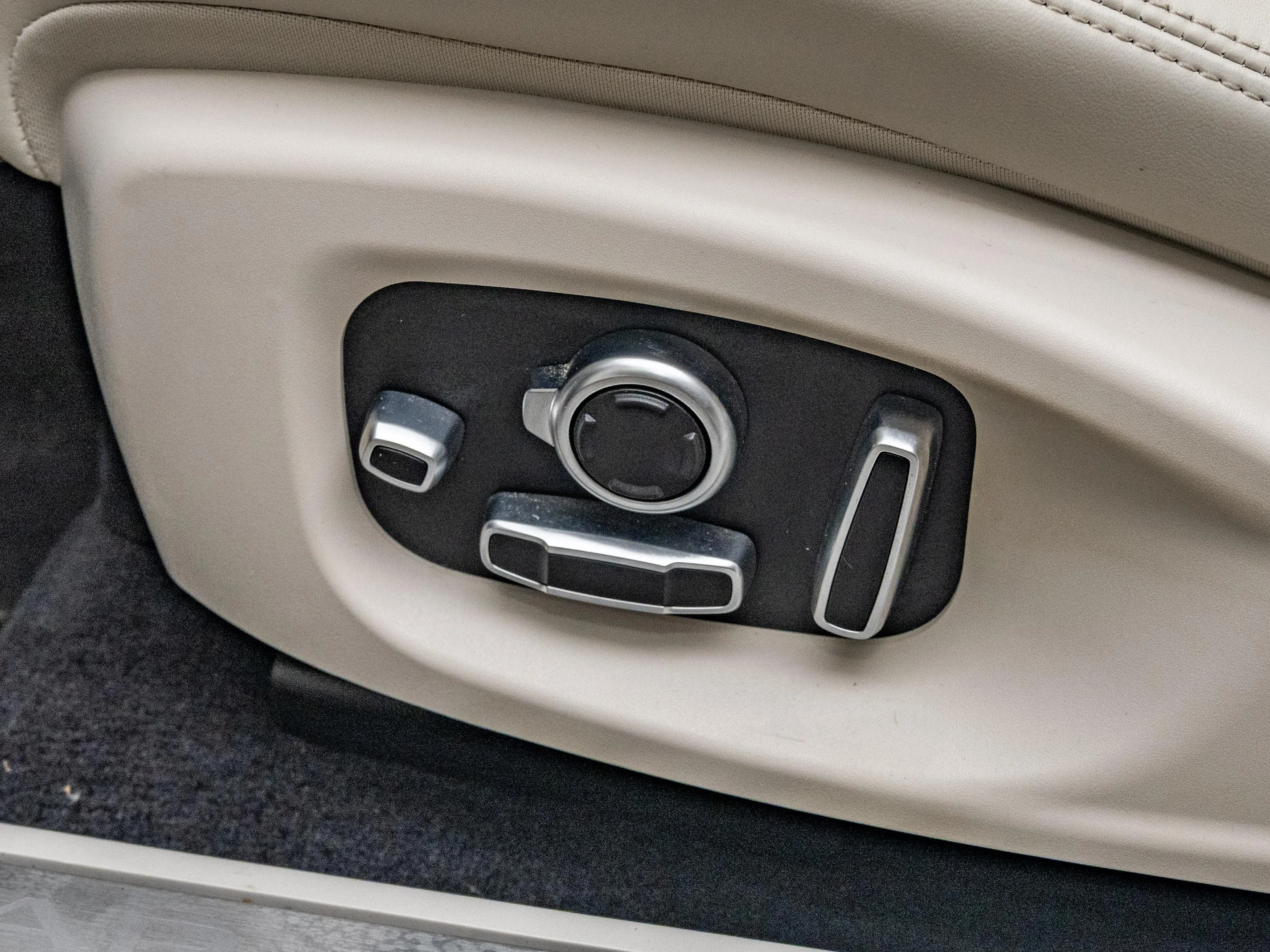 Jaguar-I-PACE-image-24