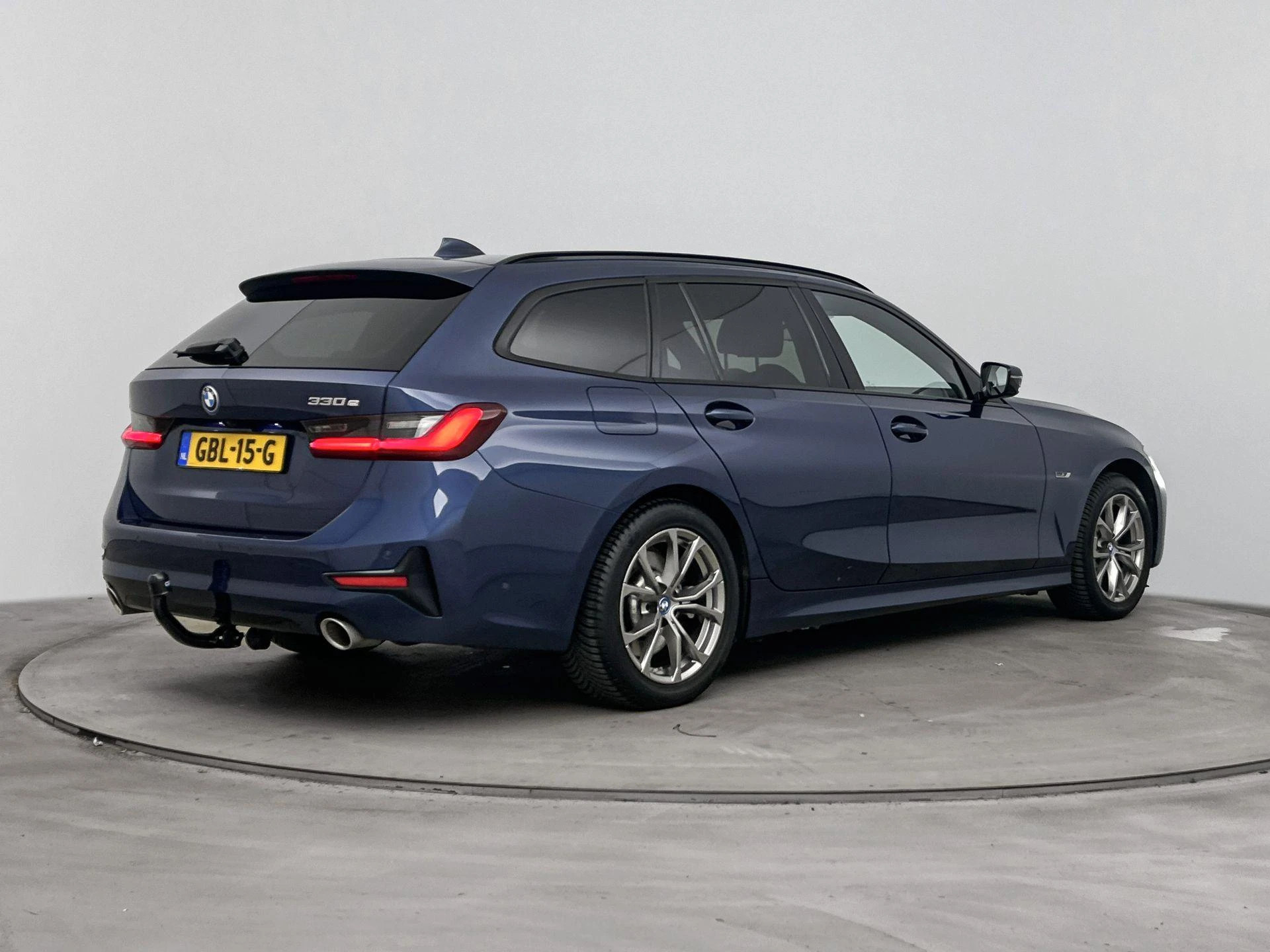 BMW-3 Serie-image-3