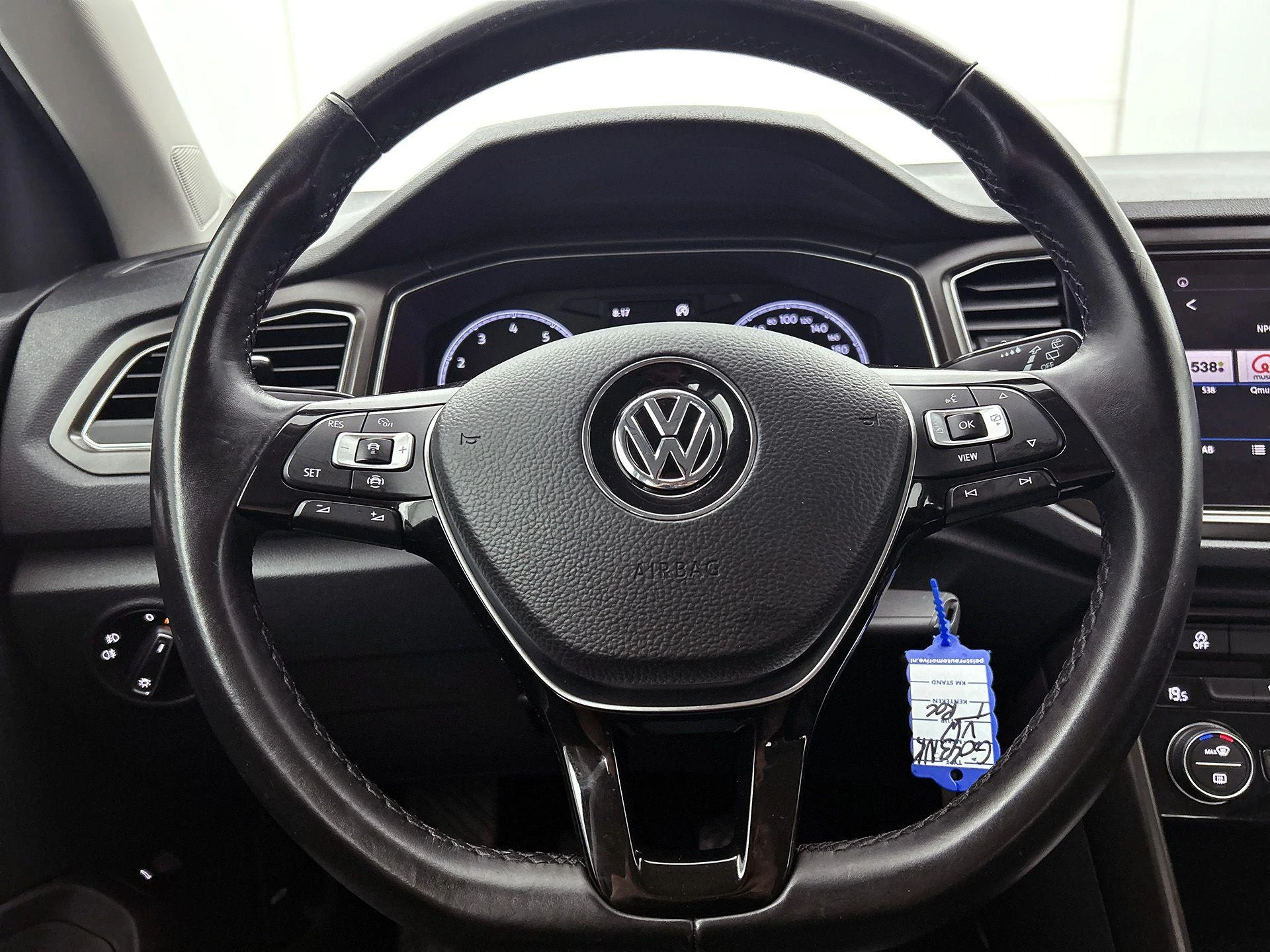 Volkswagen-T-Roc-image-29