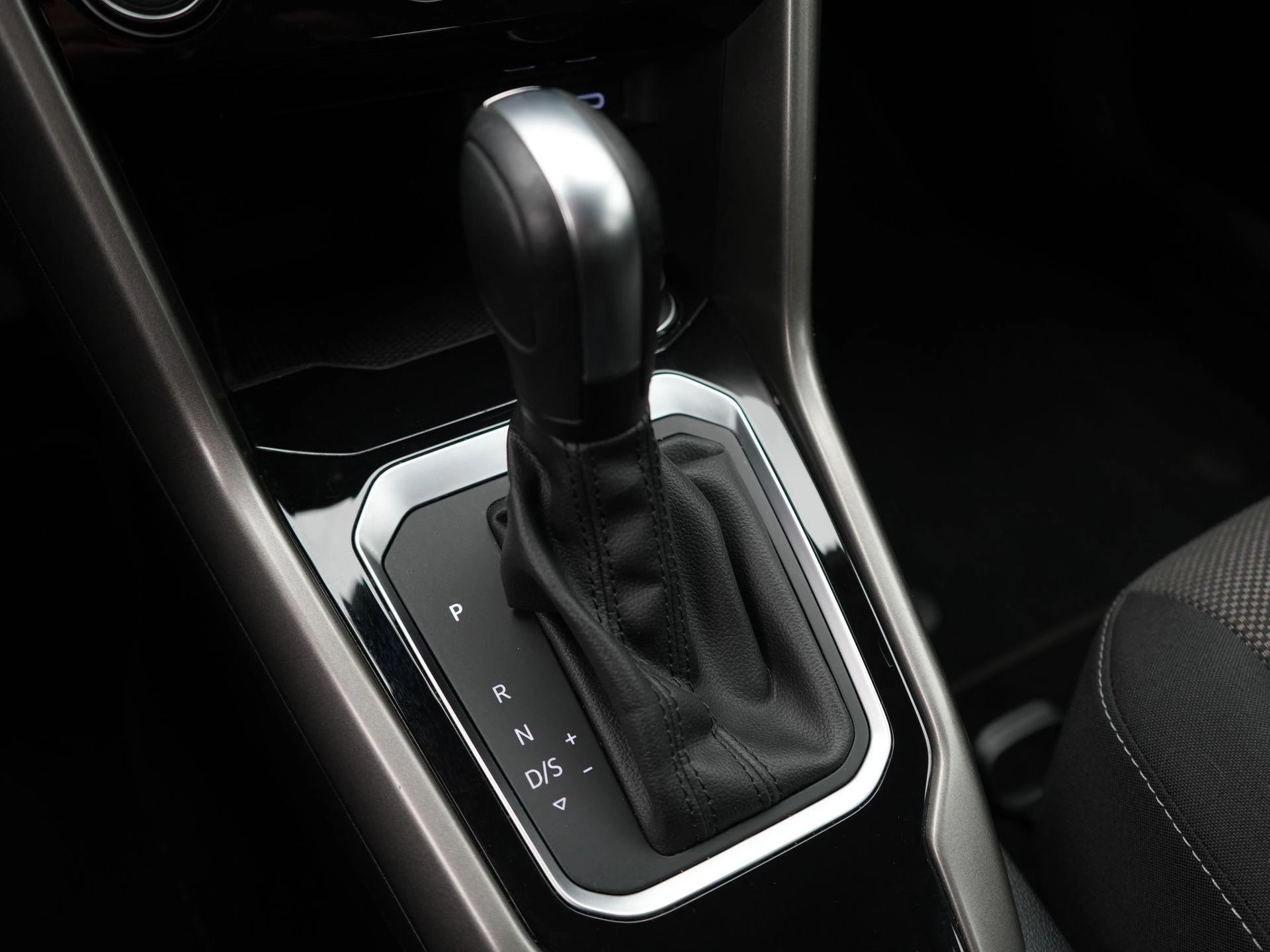 Volkswagen-T-Roc-image-21