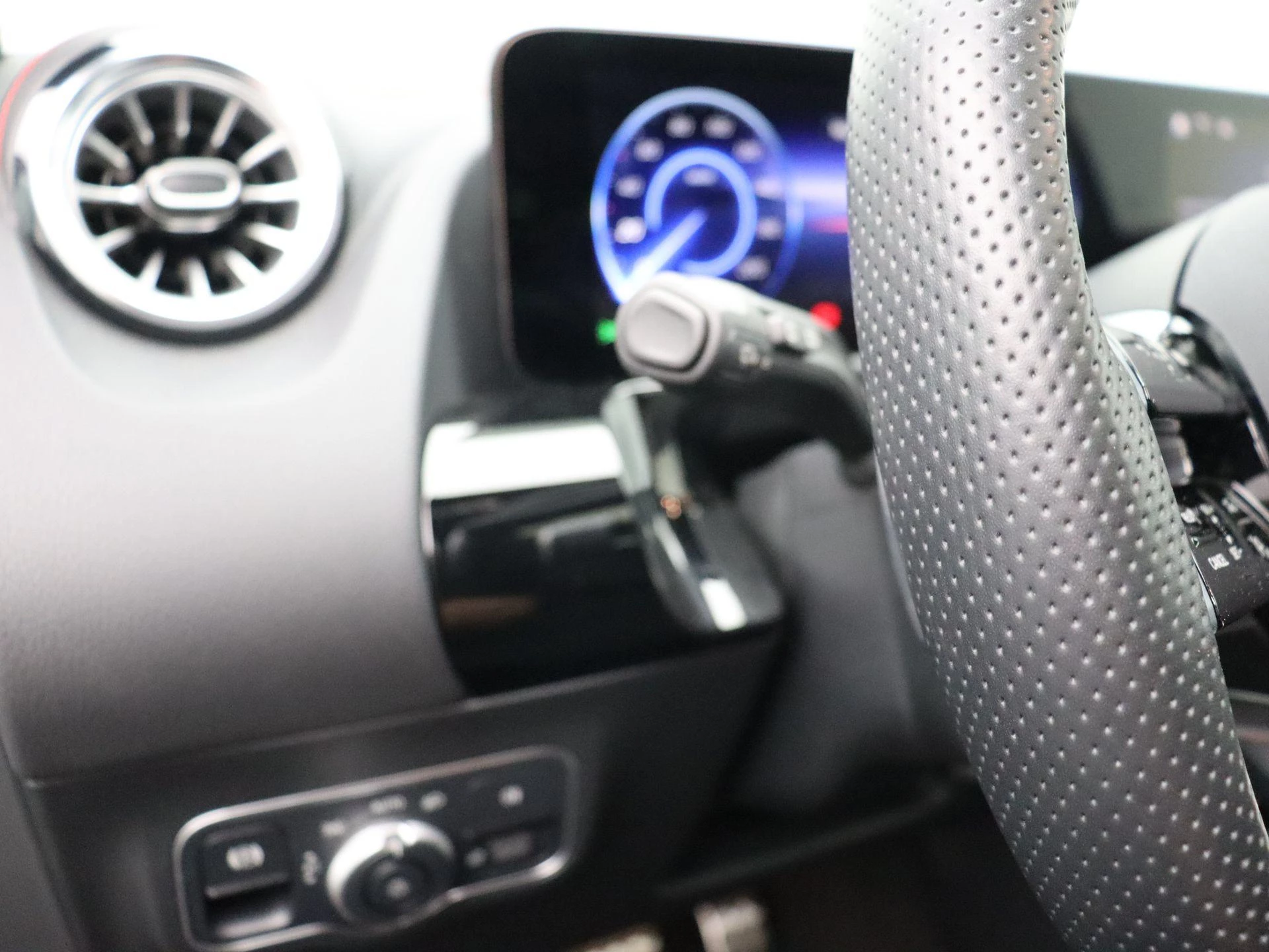 Mercedes-Benz EQA 250+ Star Edition + BURMESTER + PANO DAK + HEAD UP + CARPLAY +