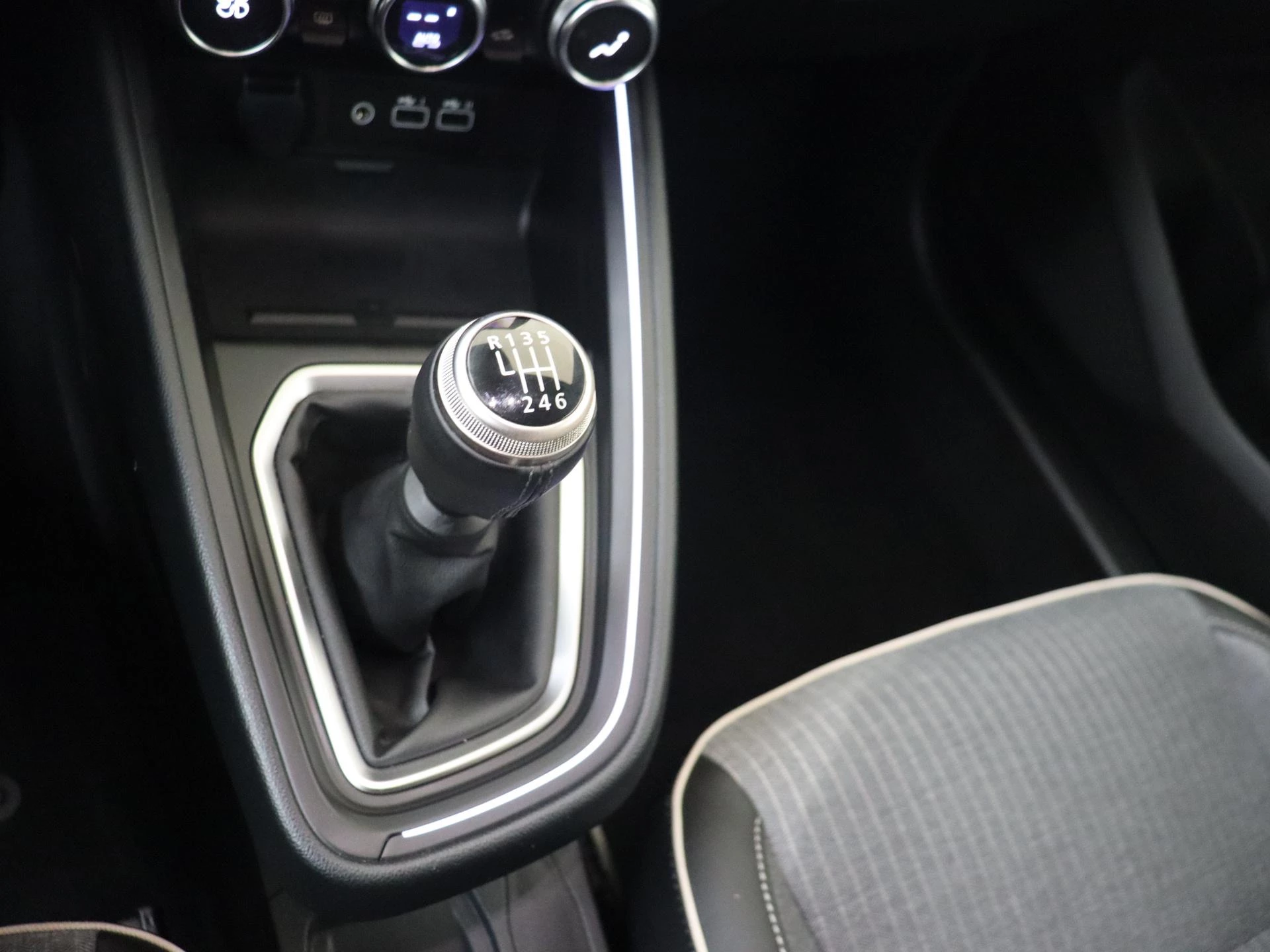 Renault-Clio-image-18