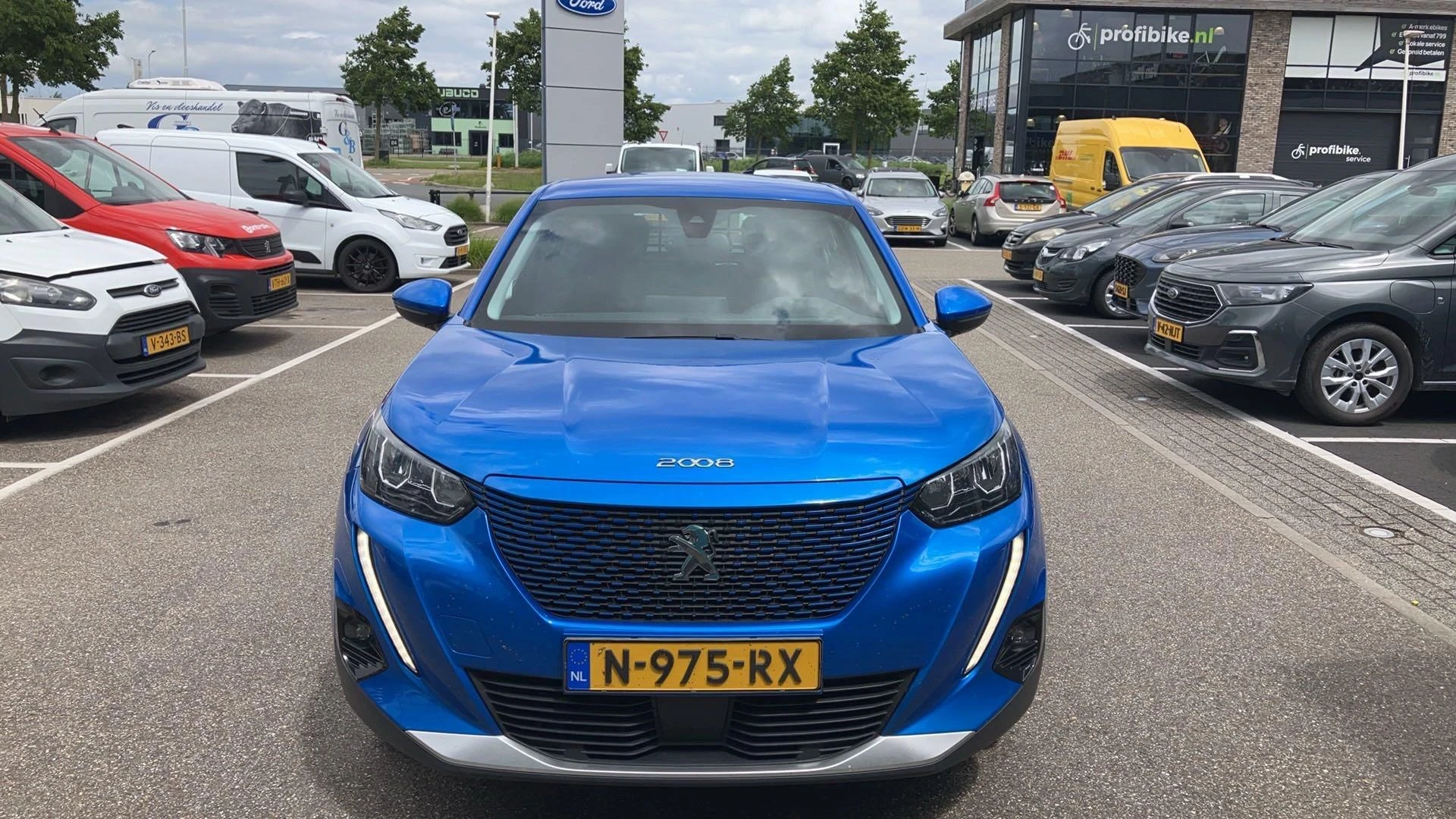 Peugeot-e-2008-image-2