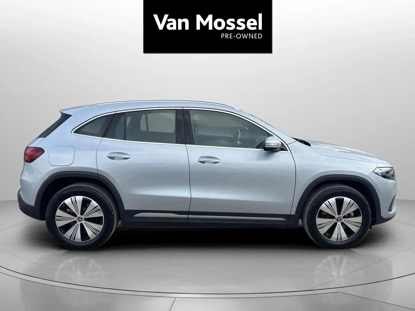 Mercedes-Benz-EQA-image-3