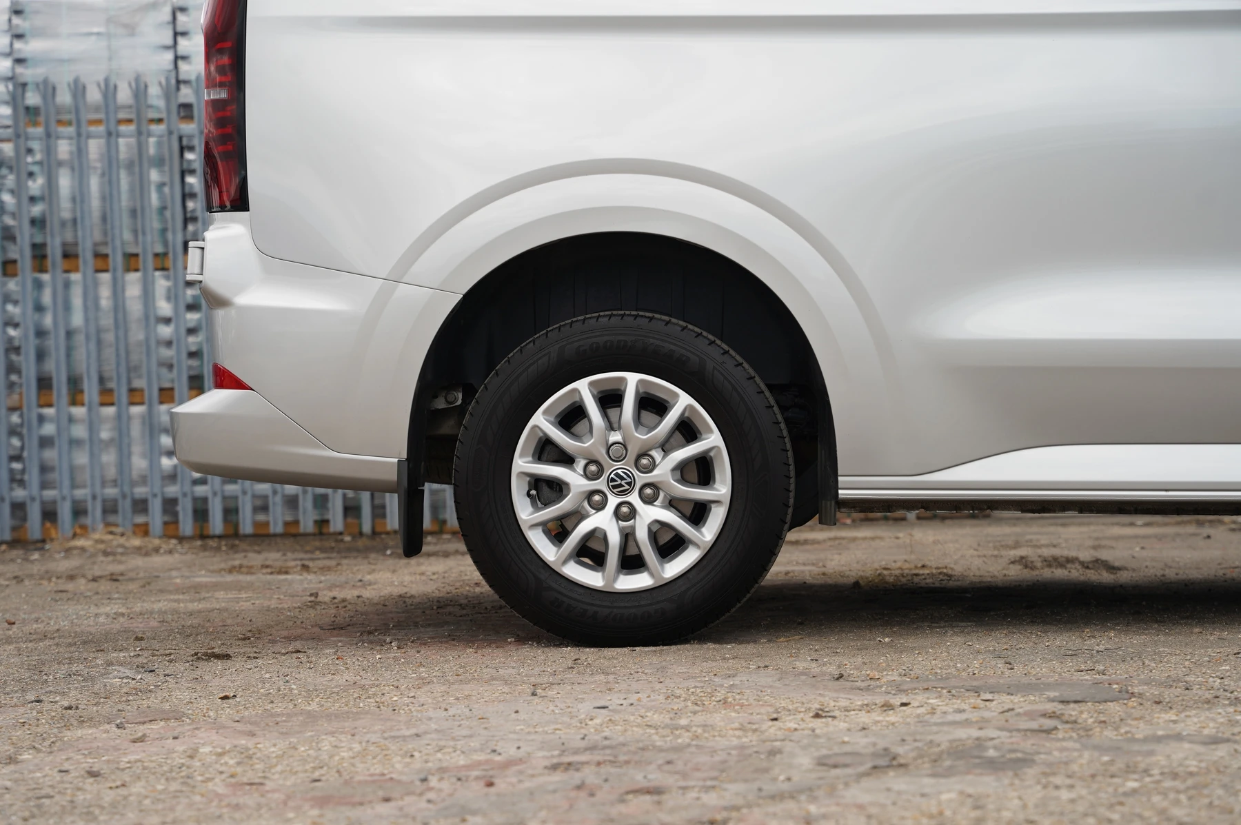 Volkswagen-Transporter-image-32