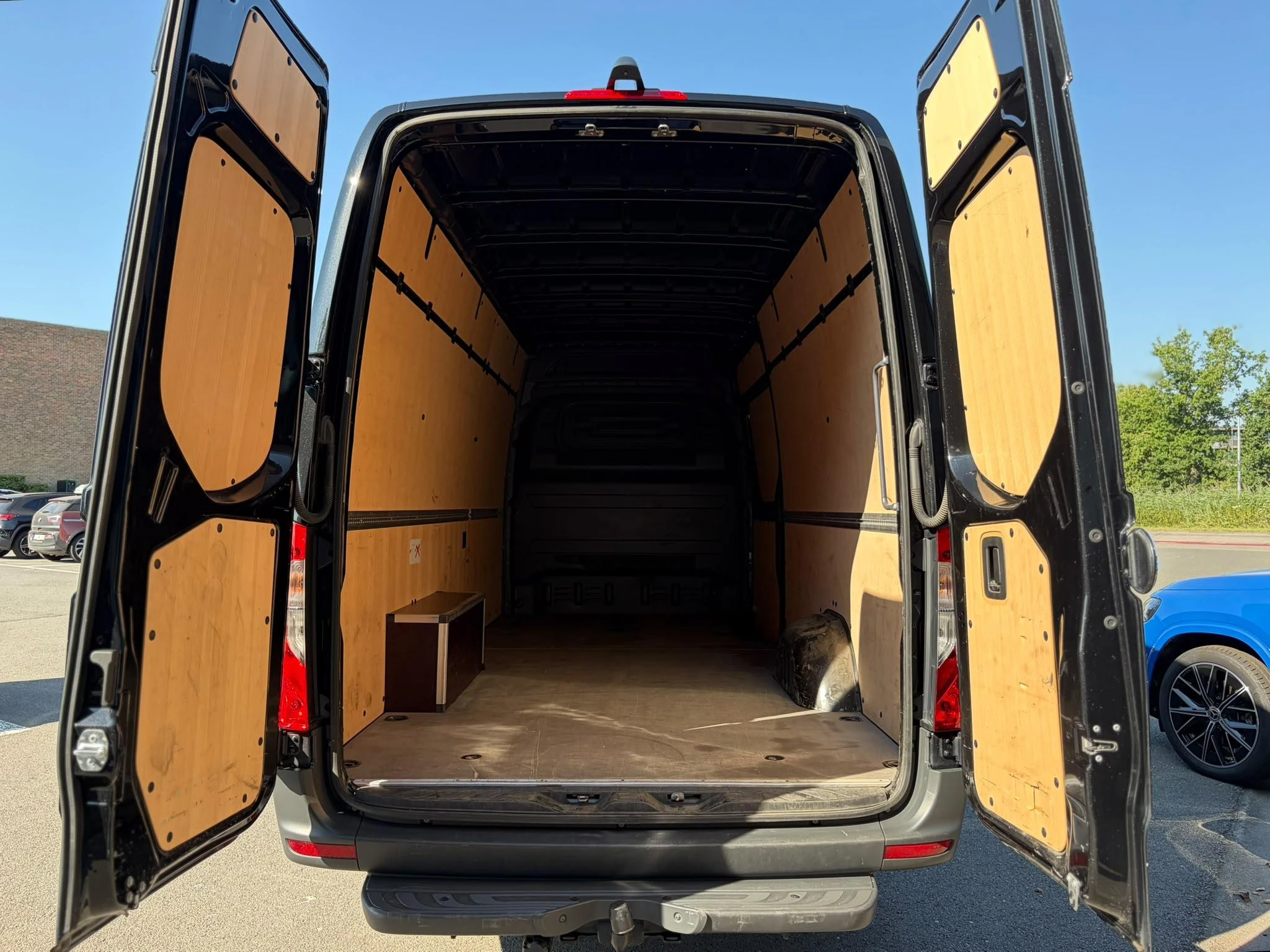 Mercedes-Benz-Sprinter-image-20