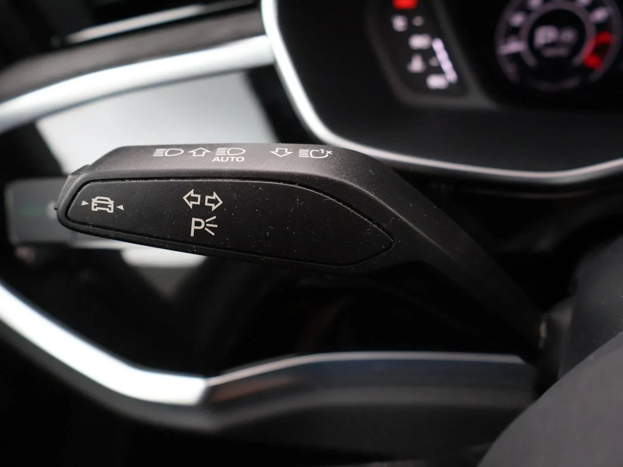 Audi-RSQ3-image-13