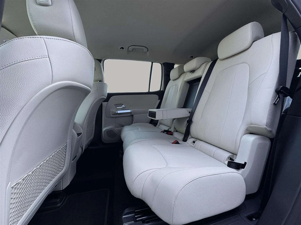 Mercedes-Benz-EQB-image-20