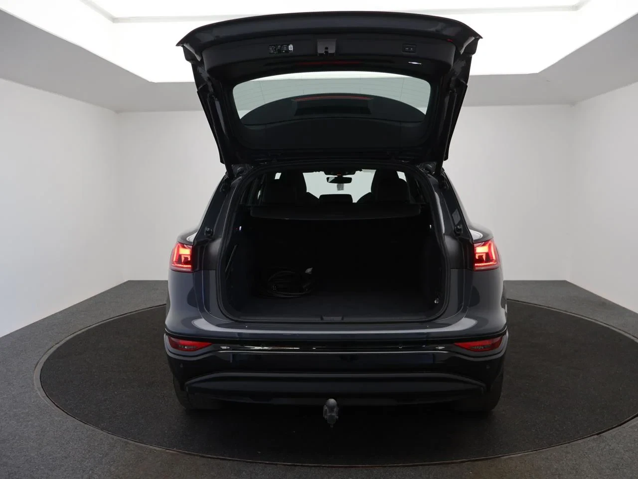 Audi Q6 e-tron Q6 e-Tron 100 kWh 50 Performance Advanced *AUTOMAAT*PANODAK*TREKHAAK*LEDER*CAMERA*NAVI*APP-CONNECT*...*