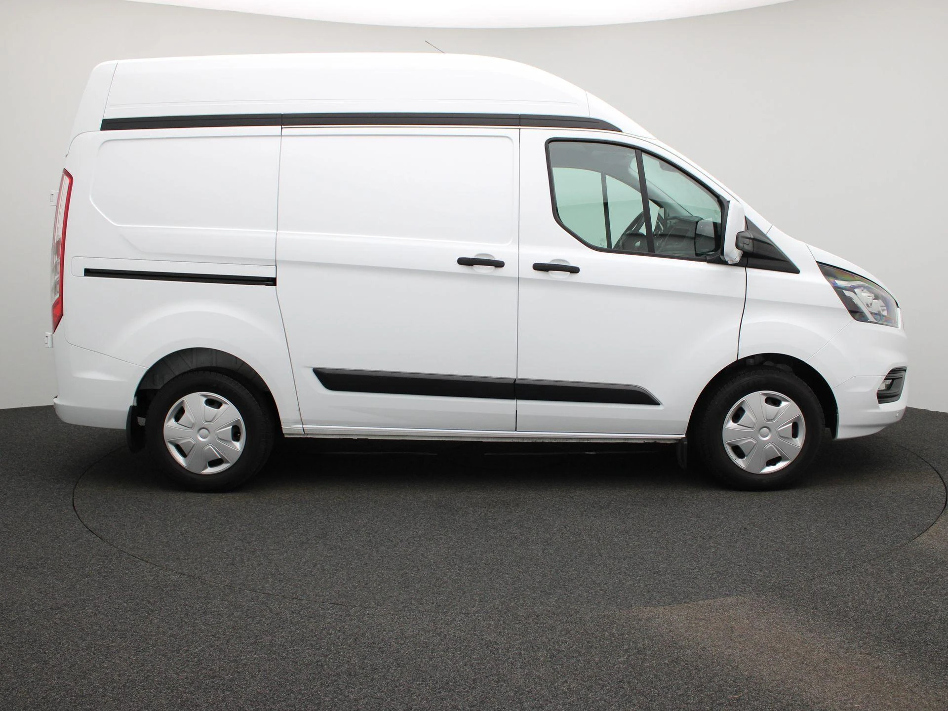Ford-Transit Custom-image-5
