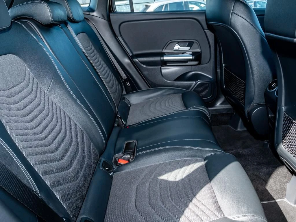 Mercedes-Benz-GLA 200 d-image-12