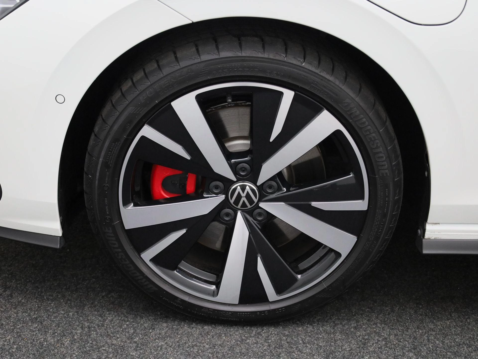 Volkswagen-Golf-image-13