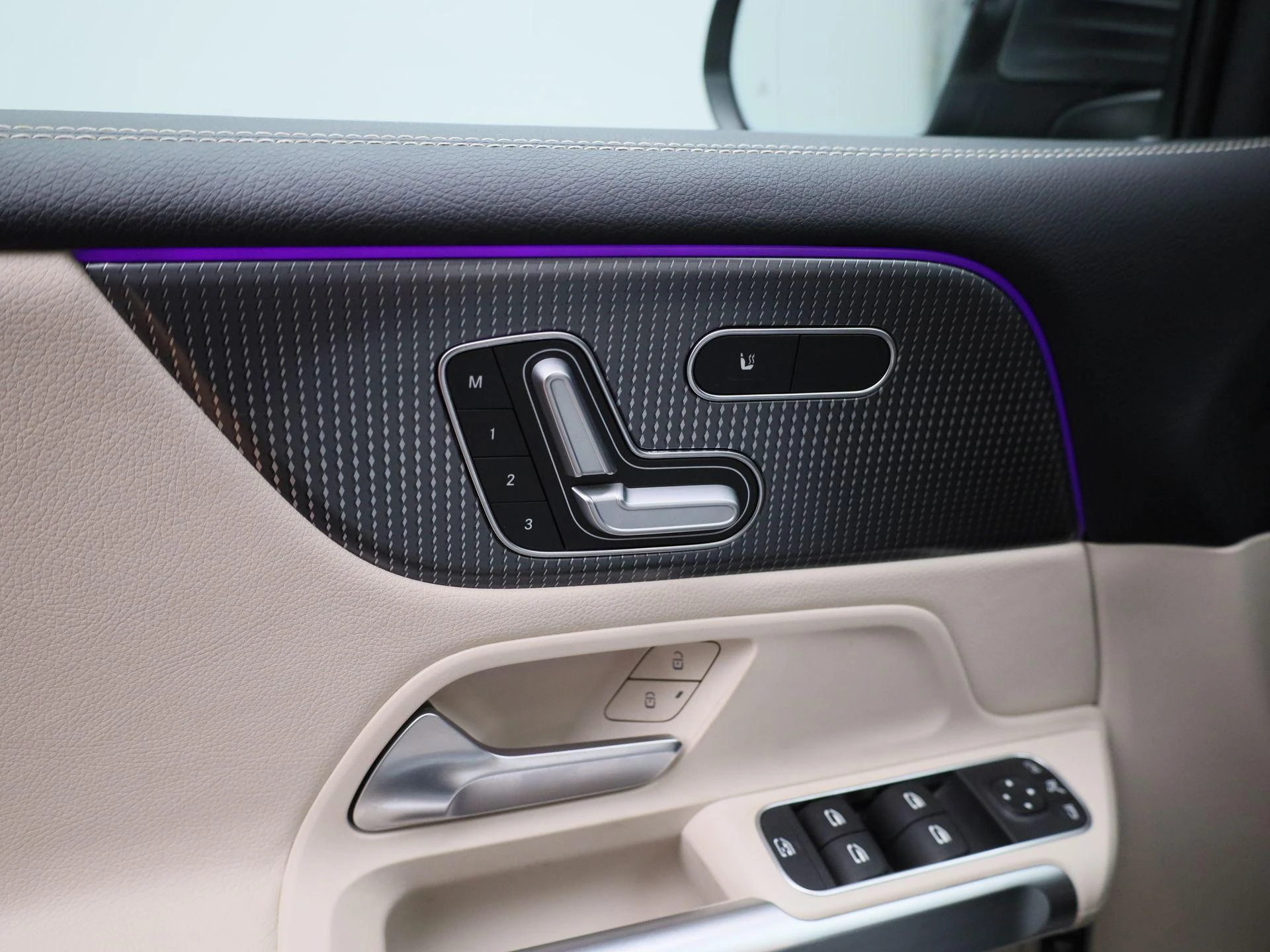 Mercedes-Benz-GLB-image-23