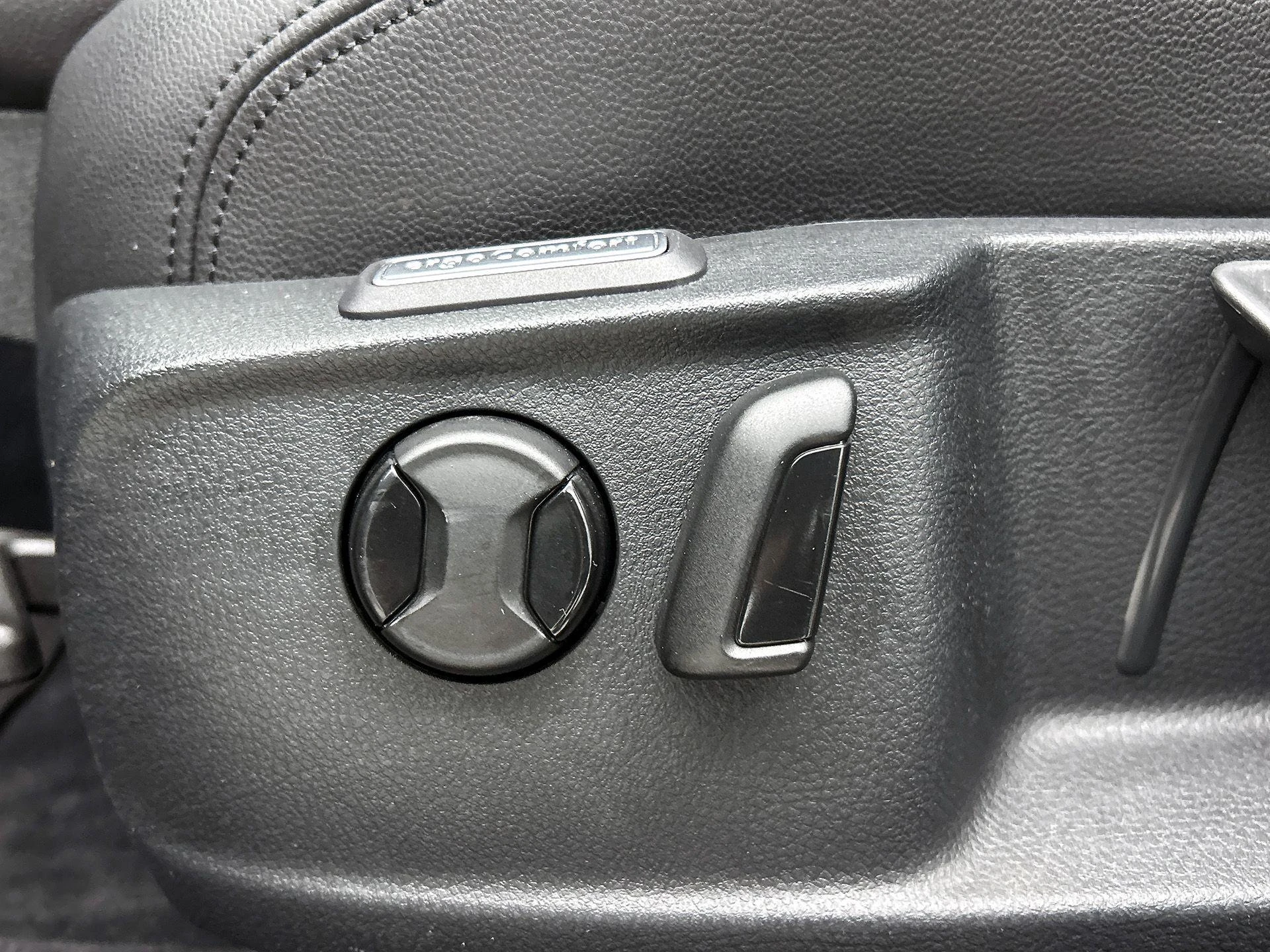 Volkswagen-Passat-image-24