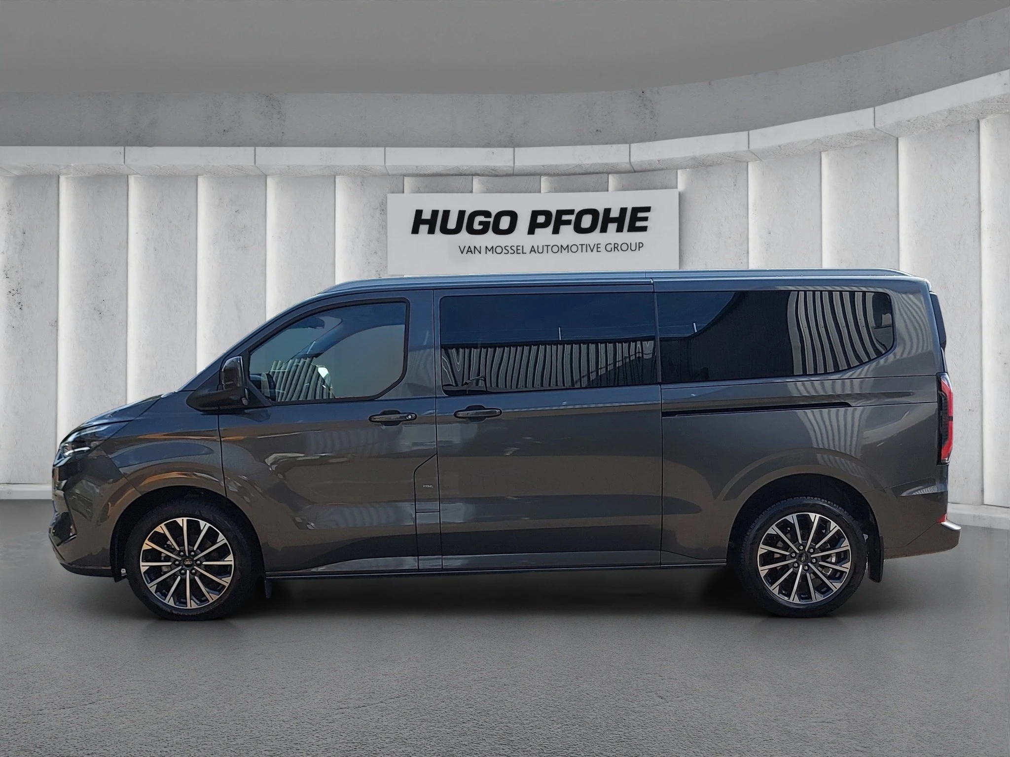 Ford-Tourneo Custom-image-1