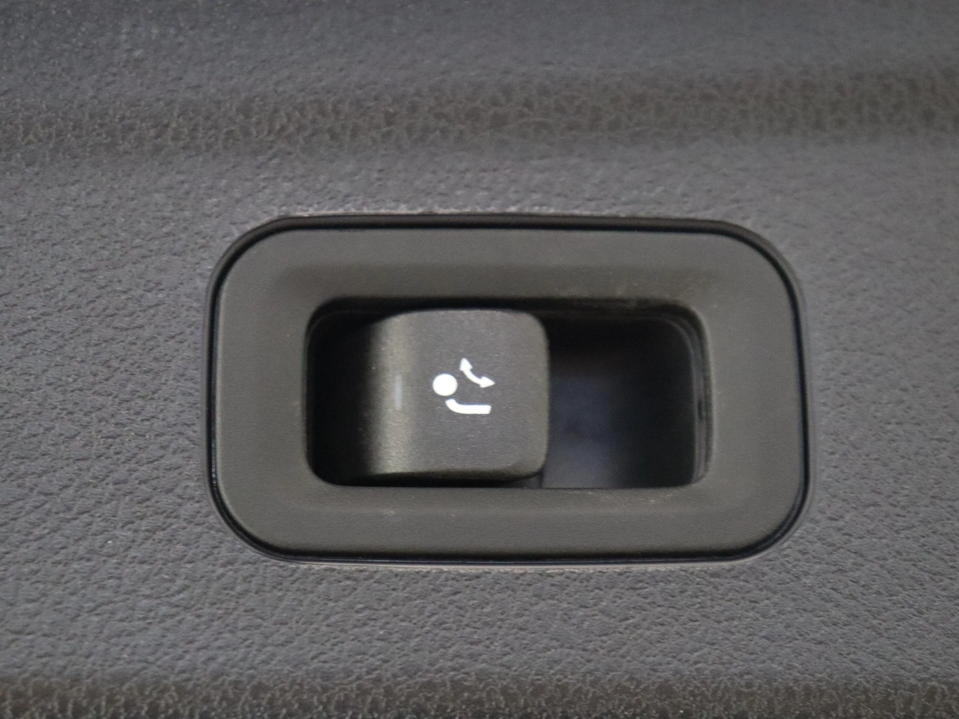 Mercedes-Benz-GLE-image-35