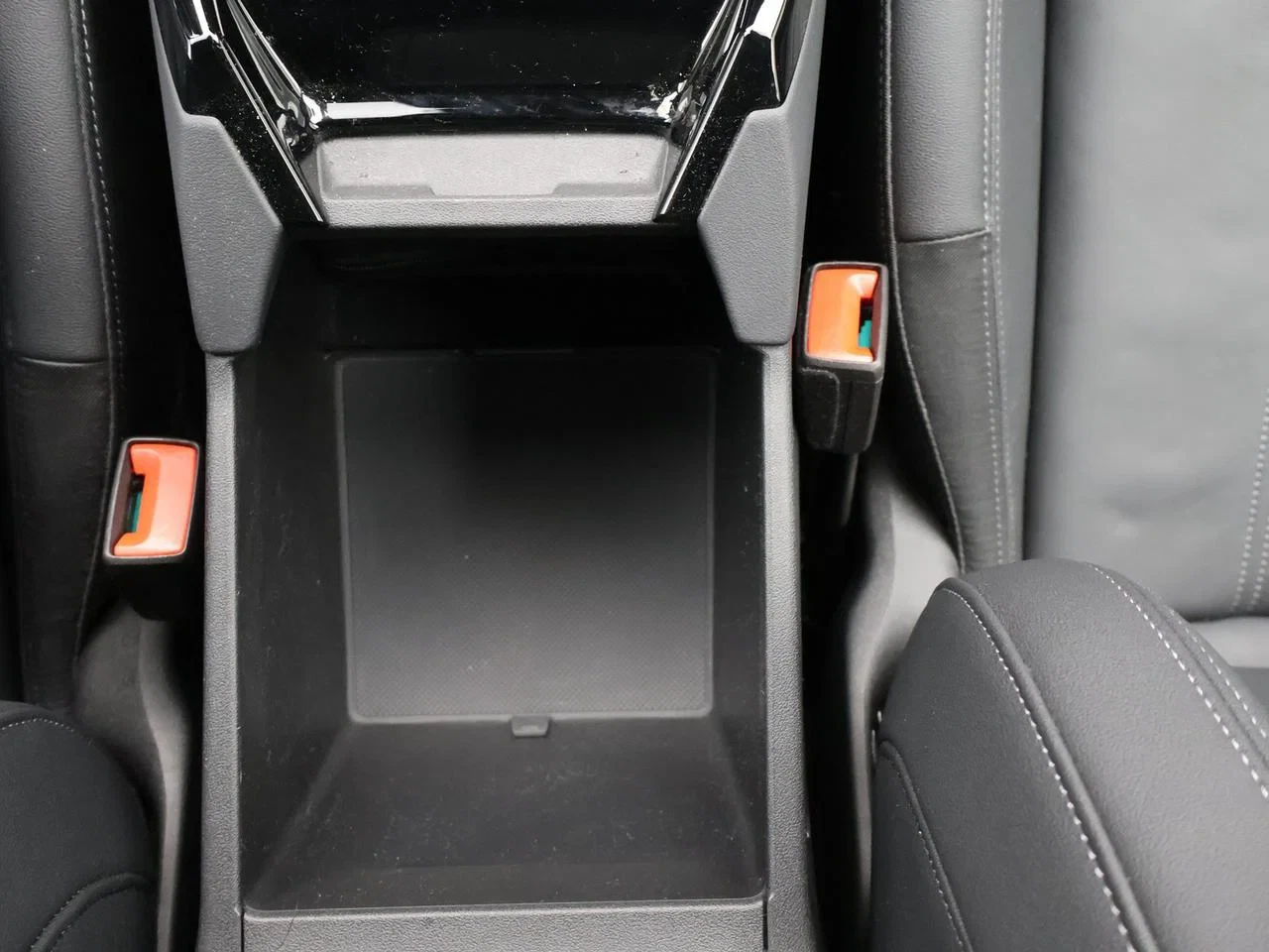 Audi-SQ6 e-tron-image-23