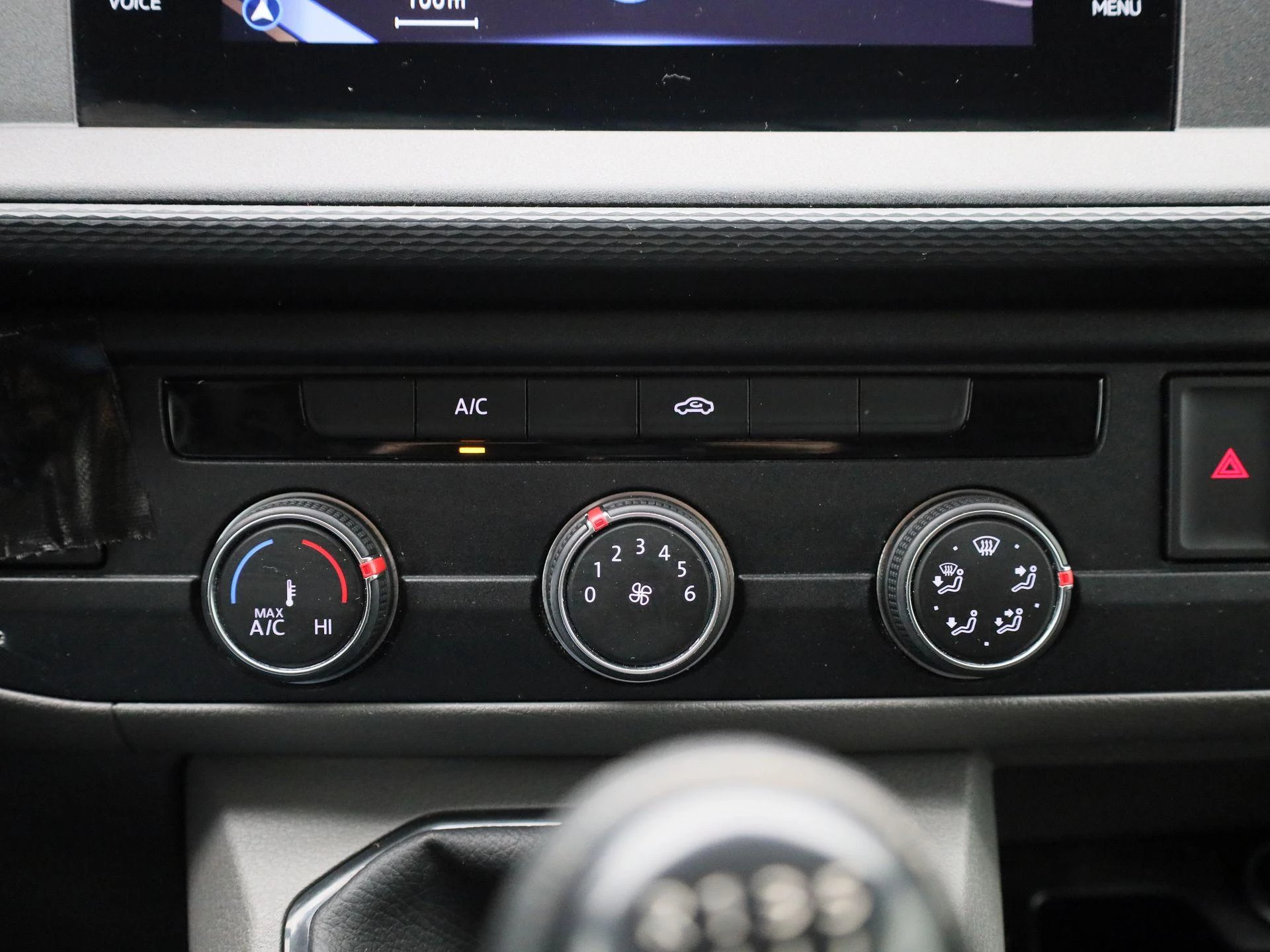 Volkswagen-Transporter-image-21