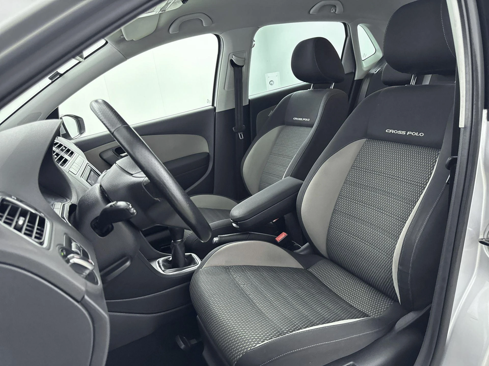 Volkswagen-Polo-image-25