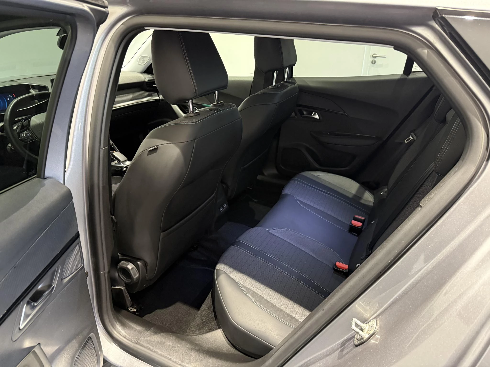 Peugeot-e-2008-image-8