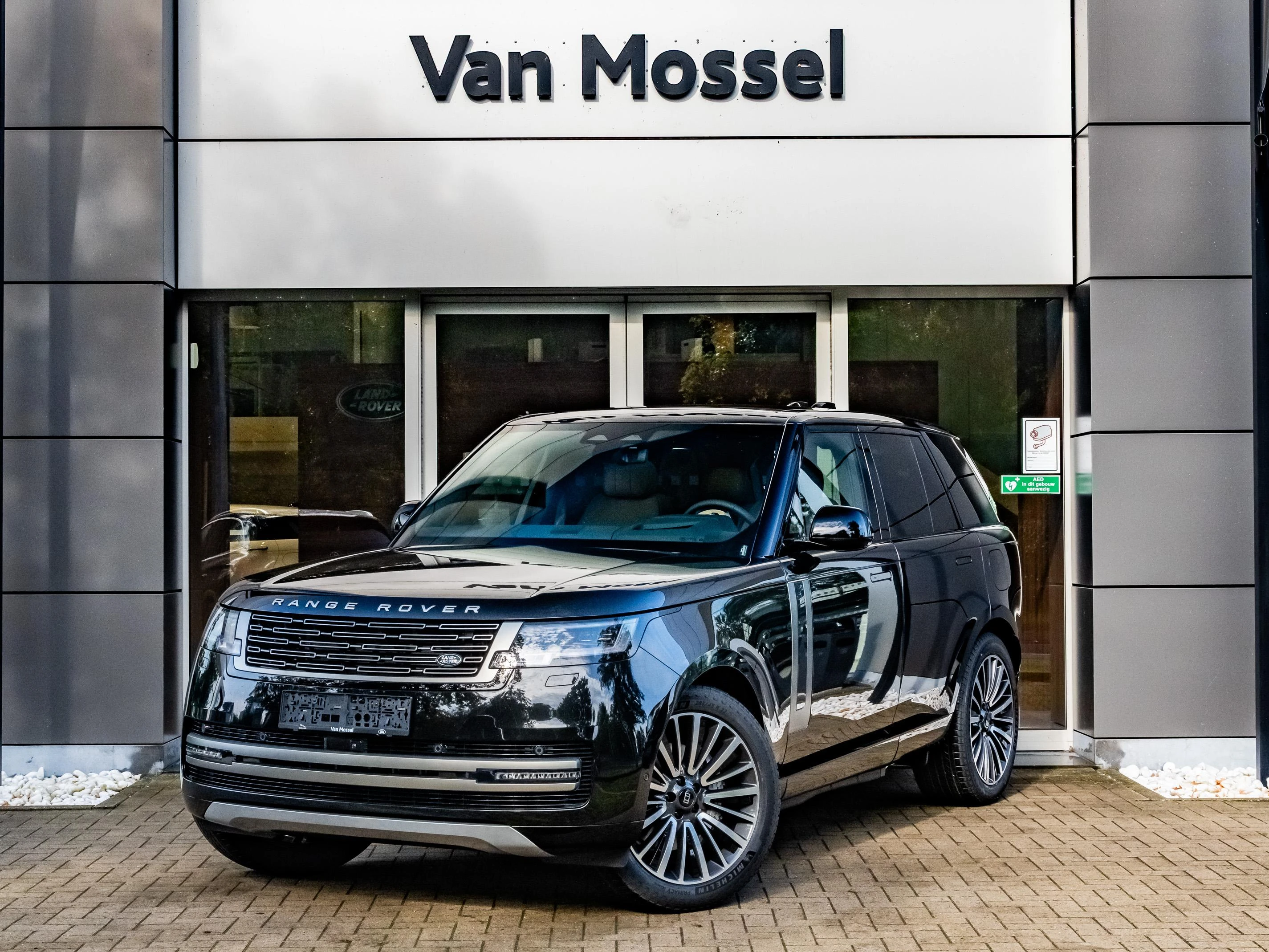 Land Rover-Range Rover-image-0