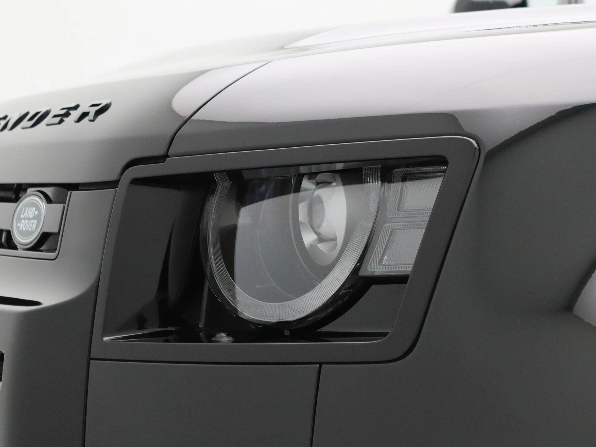 Land Rover-Defender-image-14